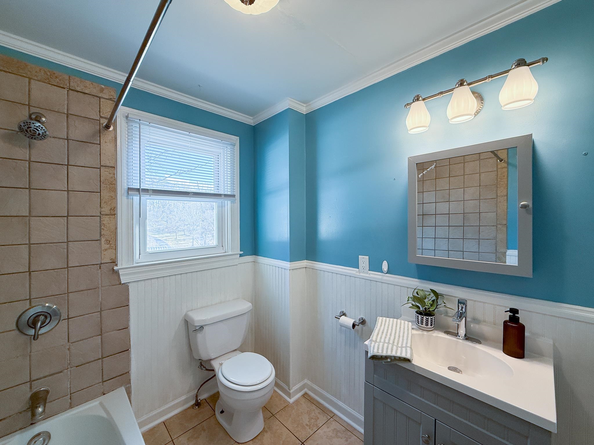 703 MONROE ST, STAUNTON, Virginia 24401, 3 Bedrooms Bedrooms, ,1 BathroomBathrooms,Residential,703 MONROE ST,672316 MLS # 672316