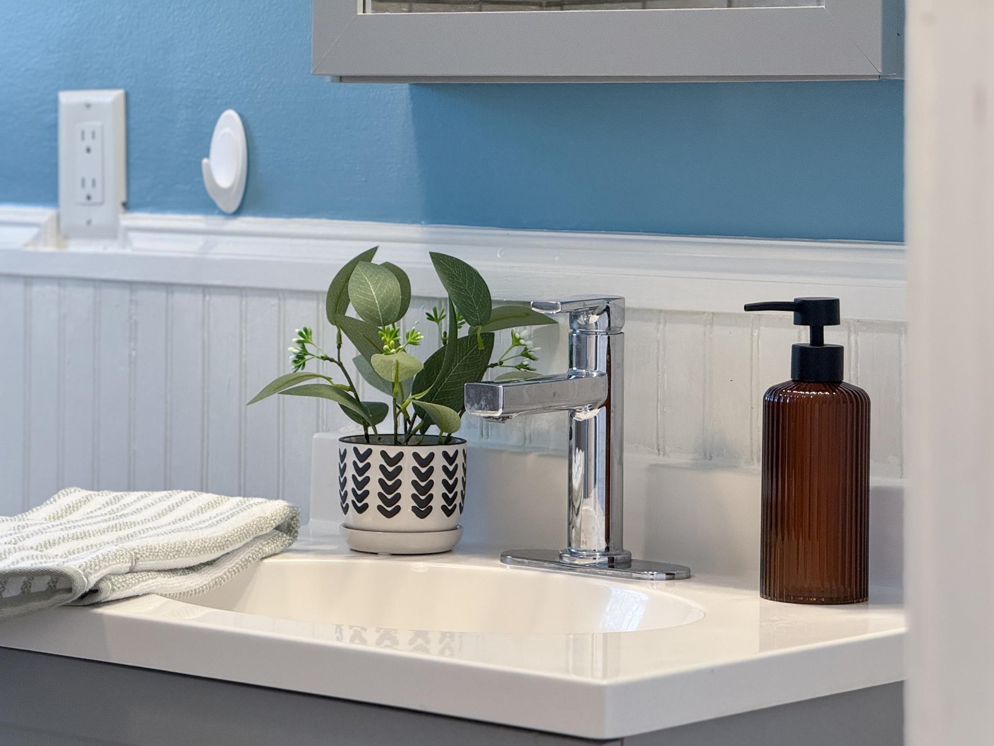 703 MONROE ST, STAUNTON, Virginia 24401, 3 Bedrooms Bedrooms, ,1 BathroomBathrooms,Residential,703 MONROE ST,672316 MLS # 672316