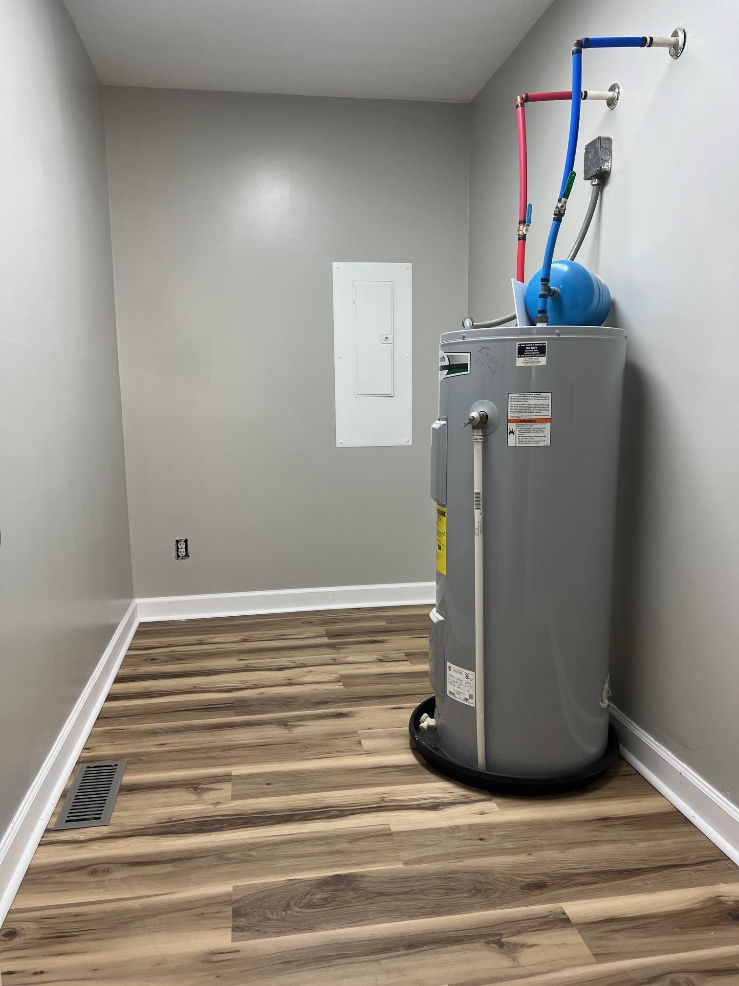 2014 FIRST ST, STAUNTON, Virginia 24401, 3 Bedrooms Bedrooms, ,2 BathroomsBathrooms,Residential,2014 FIRST ST,672620 MLS # 672620