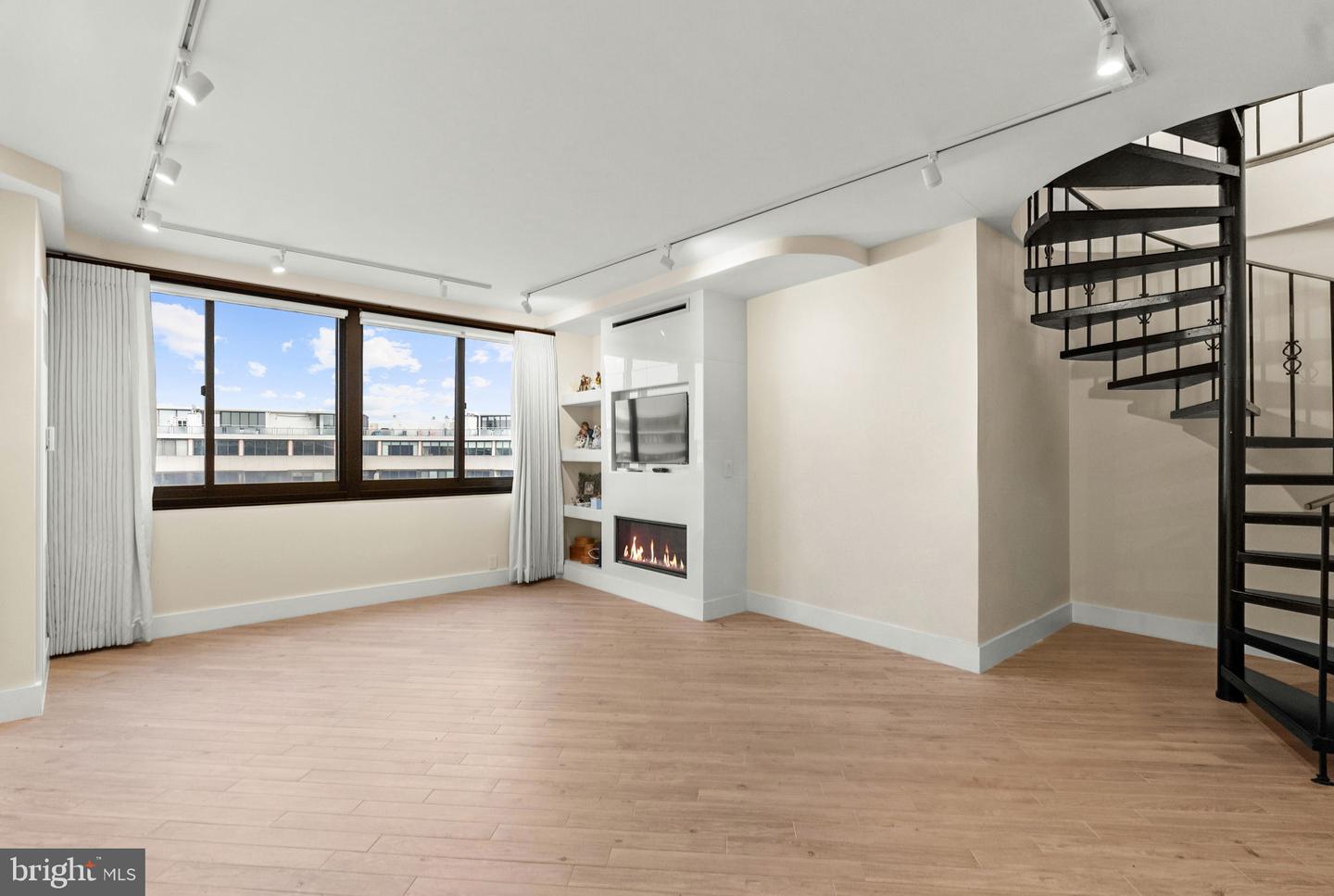 700 NEW HAMPSHIRE AVE NW #1512, WASHINGTON, District Of Columbia 20037, 1 Bedroom Bedrooms, ,1 BathroomBathrooms,Residential,For sale,700 NEW HAMPSHIRE AVE NW #1512,DCDC2235564 MLS # DCDC2235564