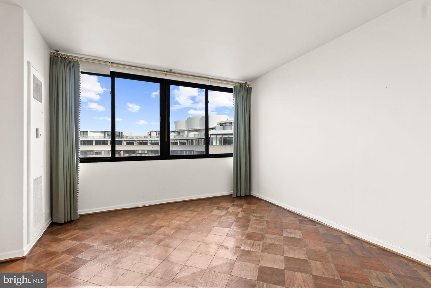 700 NEW HAMPSHIRE AVE NW #1514, WASHINGTON, District Of Columbia 20037, 1 Bedroom Bedrooms, ,1 BathroomBathrooms,Residential,For sale,700 NEW HAMPSHIRE AVE NW #1514,DCDC2235566 MLS # DCDC2235566