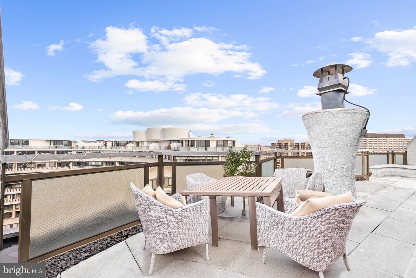 700 NEW HAMPSHIRE AVE NW #1514, WASHINGTON, District Of Columbia 20037, 1 Bedroom Bedrooms, ,1 BathroomBathrooms,Residential,For sale,700 NEW HAMPSHIRE AVE NW #1514,DCDC2235566 MLS # DCDC2235566