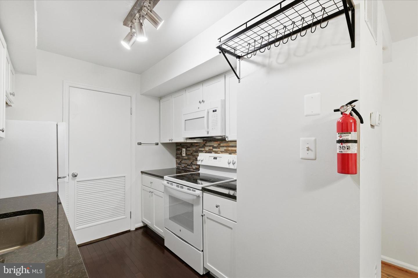 2586-E S ARLINGTON MILL DR #E, ARLINGTON, Virginia 22206, 1 Bedroom Bedrooms, ,1 BathroomBathrooms,Residential,For sale,2586-E S ARLINGTON MILL DR #E,VAAR2067120 MLS # VAAR2067120