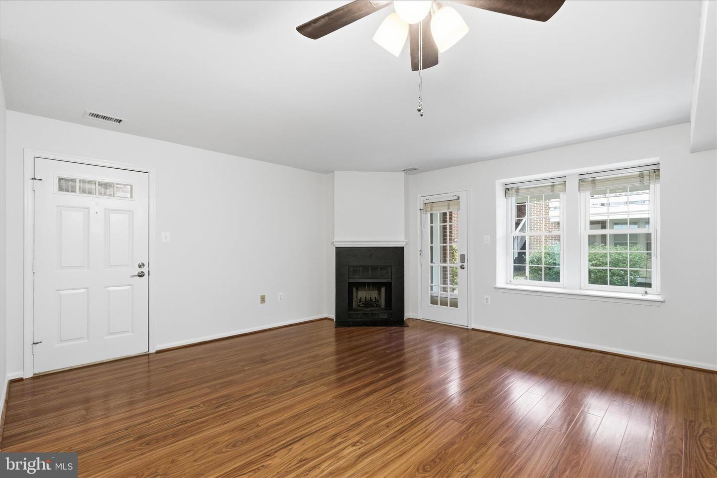 2586-E S ARLINGTON MILL DR #E, ARLINGTON, Virginia 22206, 1 Bedroom Bedrooms, ,1 BathroomBathrooms,Residential,For sale,2586-E S ARLINGTON MILL DR #E,VAAR2067120 MLS # VAAR2067120