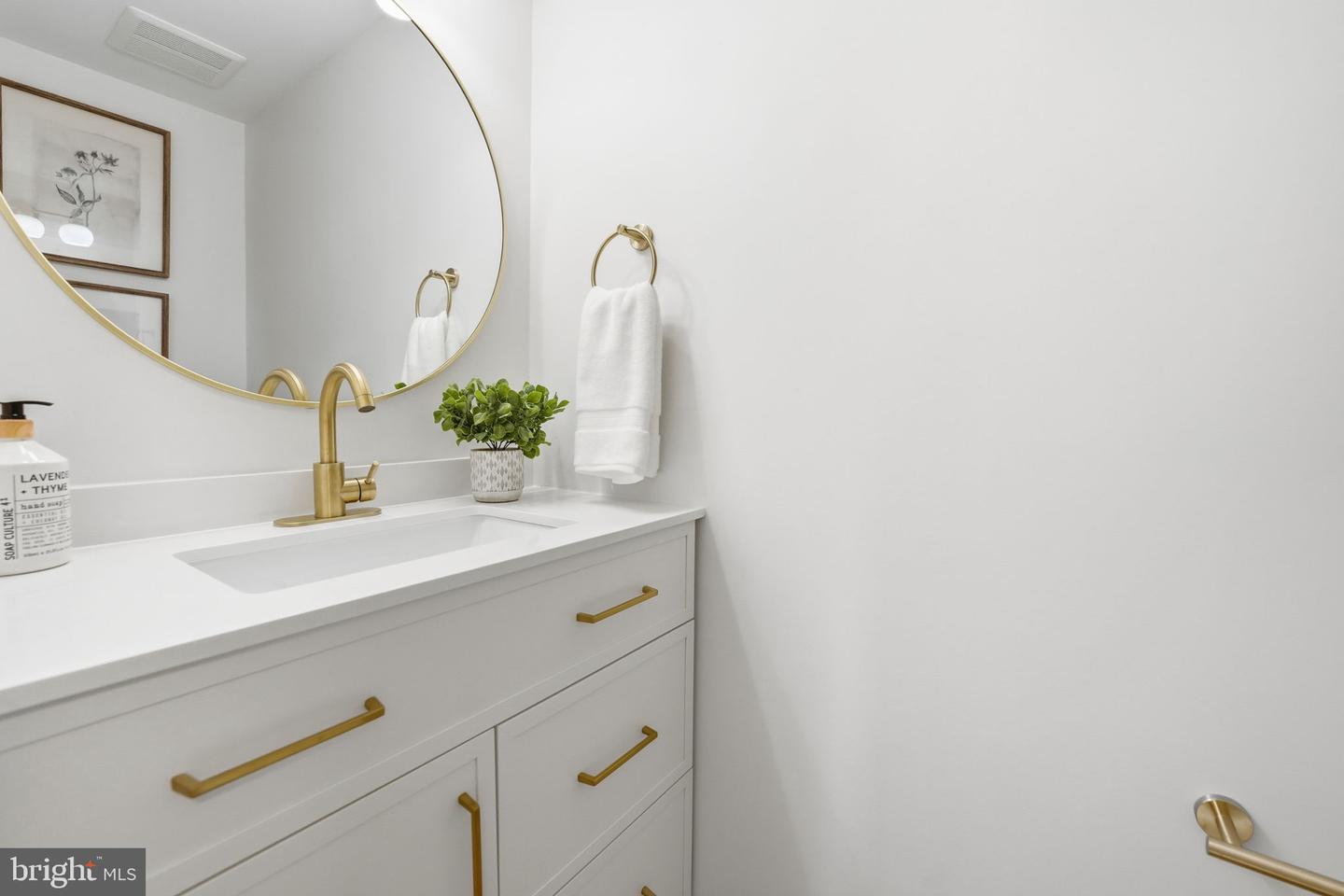 4563 AIRLIE WAY, ANNANDALE, Virginia 22003, 3 Bedrooms Bedrooms, ,3 BathroomsBathrooms,Residential,For sale,4563 AIRLIE WAY,VAFX2284294 MLS # VAFX2284294