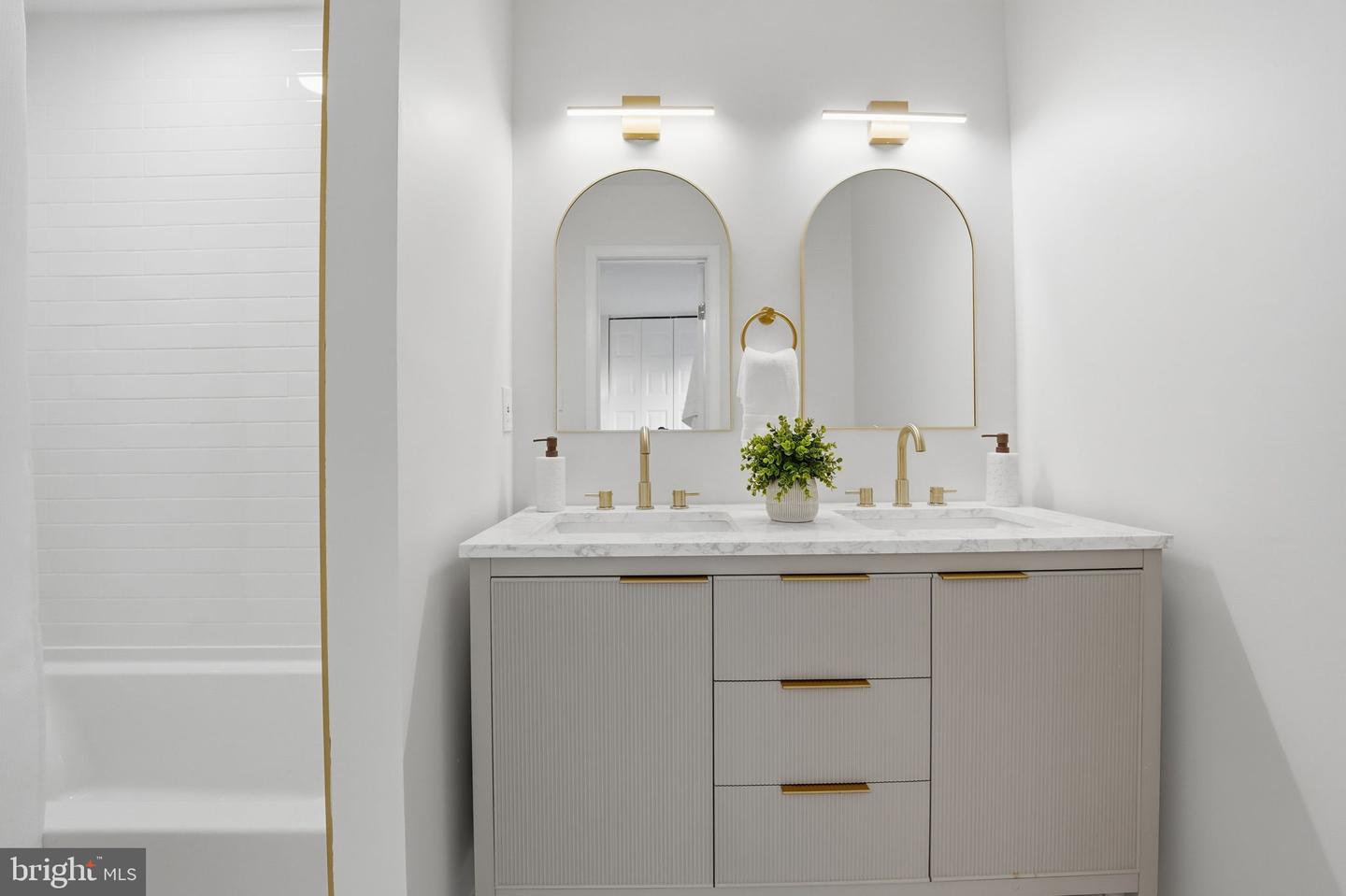 4563 AIRLIE WAY, ANNANDALE, Virginia 22003, 3 Bedrooms Bedrooms, ,3 BathroomsBathrooms,Residential,For sale,4563 AIRLIE WAY,VAFX2284294 MLS # VAFX2284294