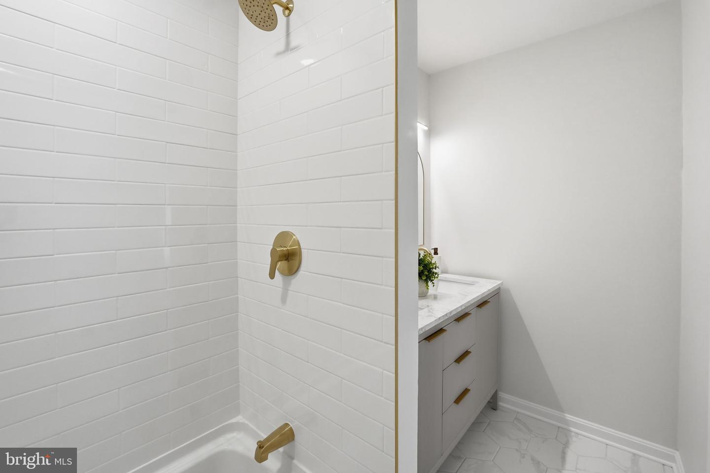 4563 AIRLIE WAY, ANNANDALE, Virginia 22003, 3 Bedrooms Bedrooms, ,3 BathroomsBathrooms,Residential,For sale,4563 AIRLIE WAY,VAFX2284294 MLS # VAFX2284294