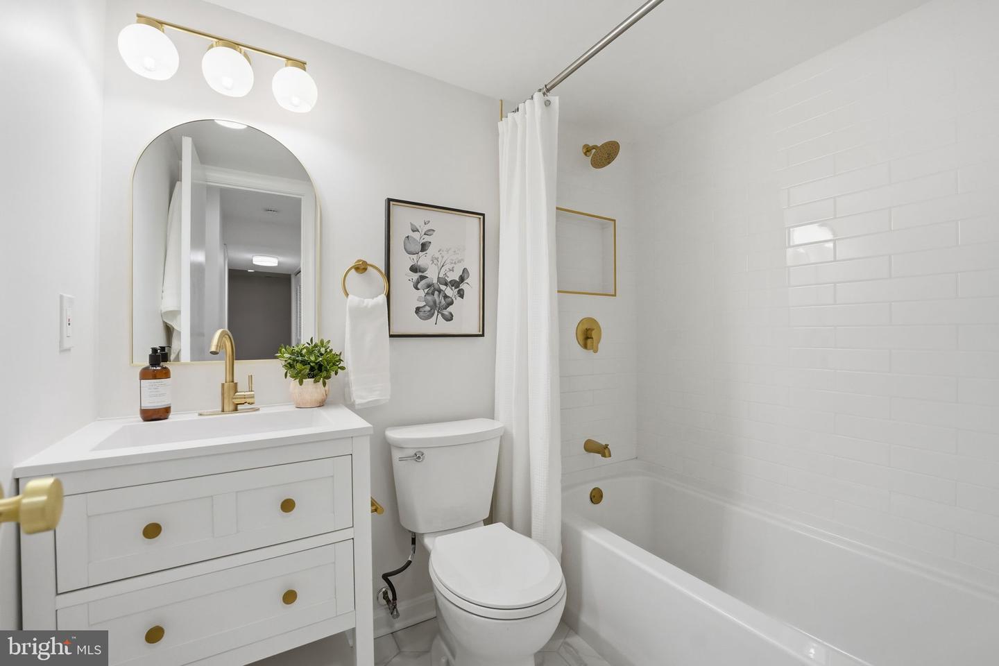 4563 AIRLIE WAY, ANNANDALE, Virginia 22003, 3 Bedrooms Bedrooms, ,3 BathroomsBathrooms,Residential,For sale,4563 AIRLIE WAY,VAFX2284294 MLS # VAFX2284294