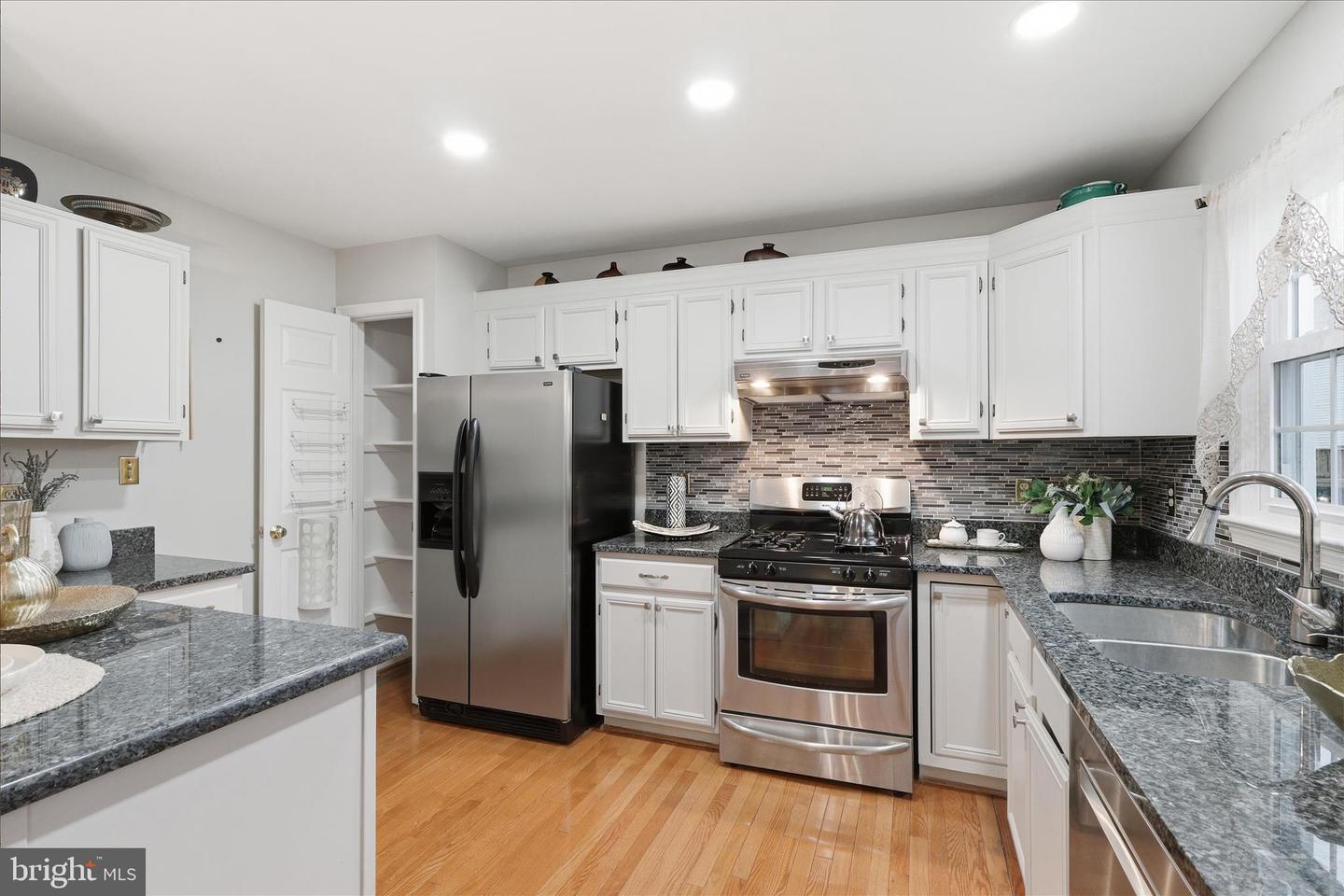 5820 WATERMARK CIR, CENTREVILLE, Virginia 20120, 3 Bedrooms Bedrooms, ,3 BathroomsBathrooms,Residential,For sale,5820 WATERMARK CIR,VAFX2284950 MLS # VAFX2284950