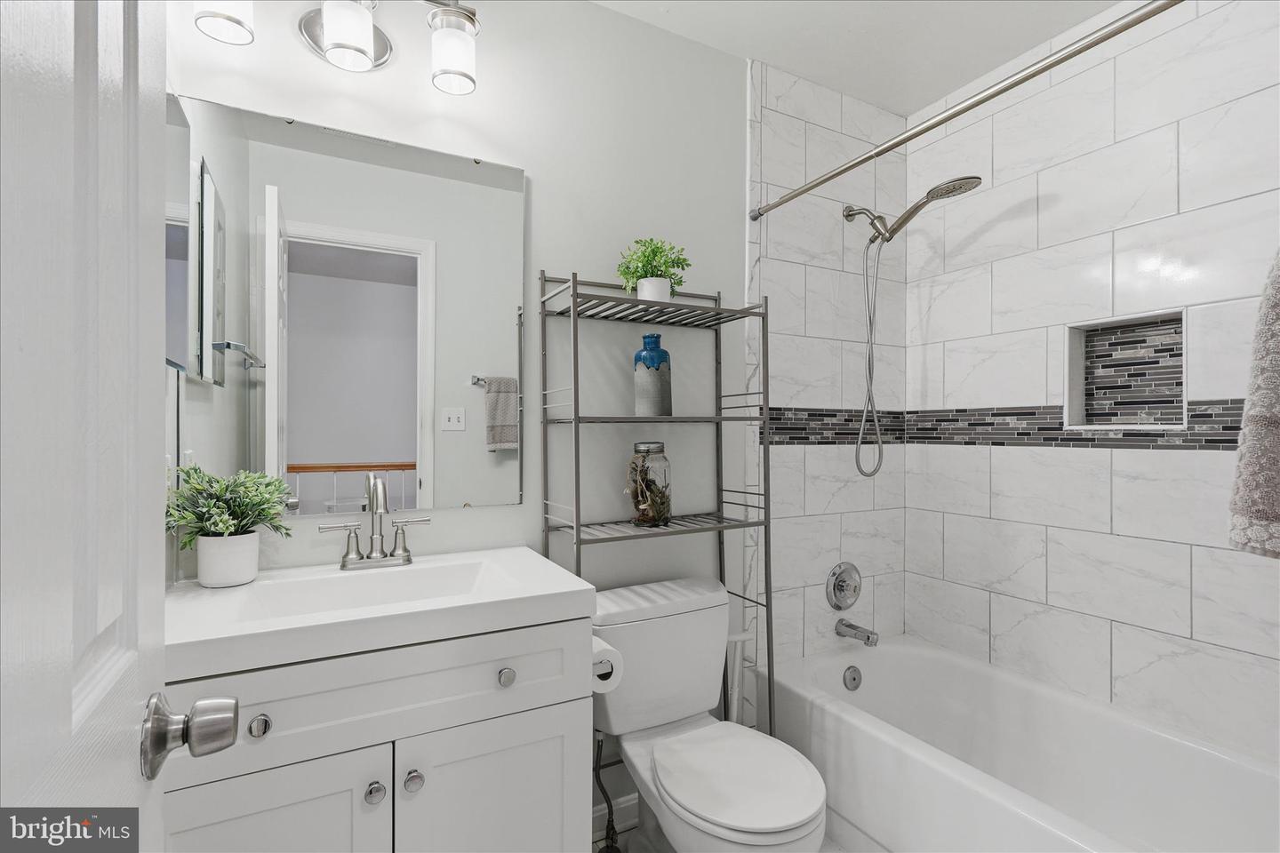 5820 WATERMARK CIR, CENTREVILLE, Virginia 20120, 3 Bedrooms Bedrooms, ,3 BathroomsBathrooms,Residential,For sale,5820 WATERMARK CIR,VAFX2284950 MLS # VAFX2284950