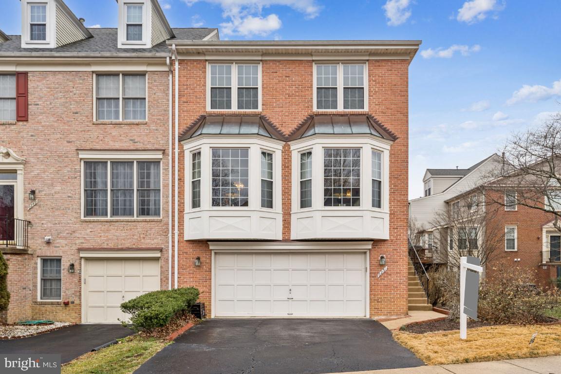 6251 WINDHAM HILL RUN, ALEXANDRIA, Virginia 22315, 3 Bedrooms Bedrooms, ,3 BathroomsBathrooms,Residential,For sale,6251 WINDHAM HILL RUN,VAFX2285366 MLS # VAFX2285366