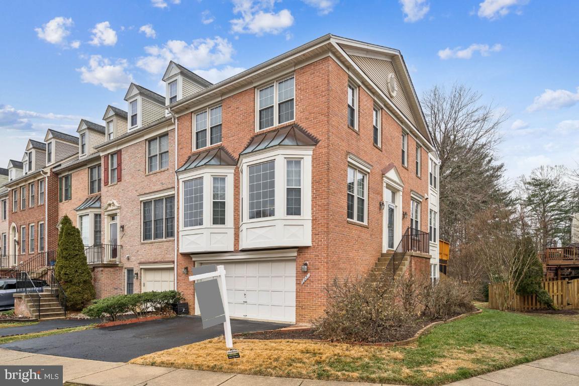 6251 WINDHAM HILL RUN, ALEXANDRIA, Virginia 22315, 3 Bedrooms Bedrooms, ,3 BathroomsBathrooms,Residential,For sale,6251 WINDHAM HILL RUN,VAFX2285366 MLS # VAFX2285366