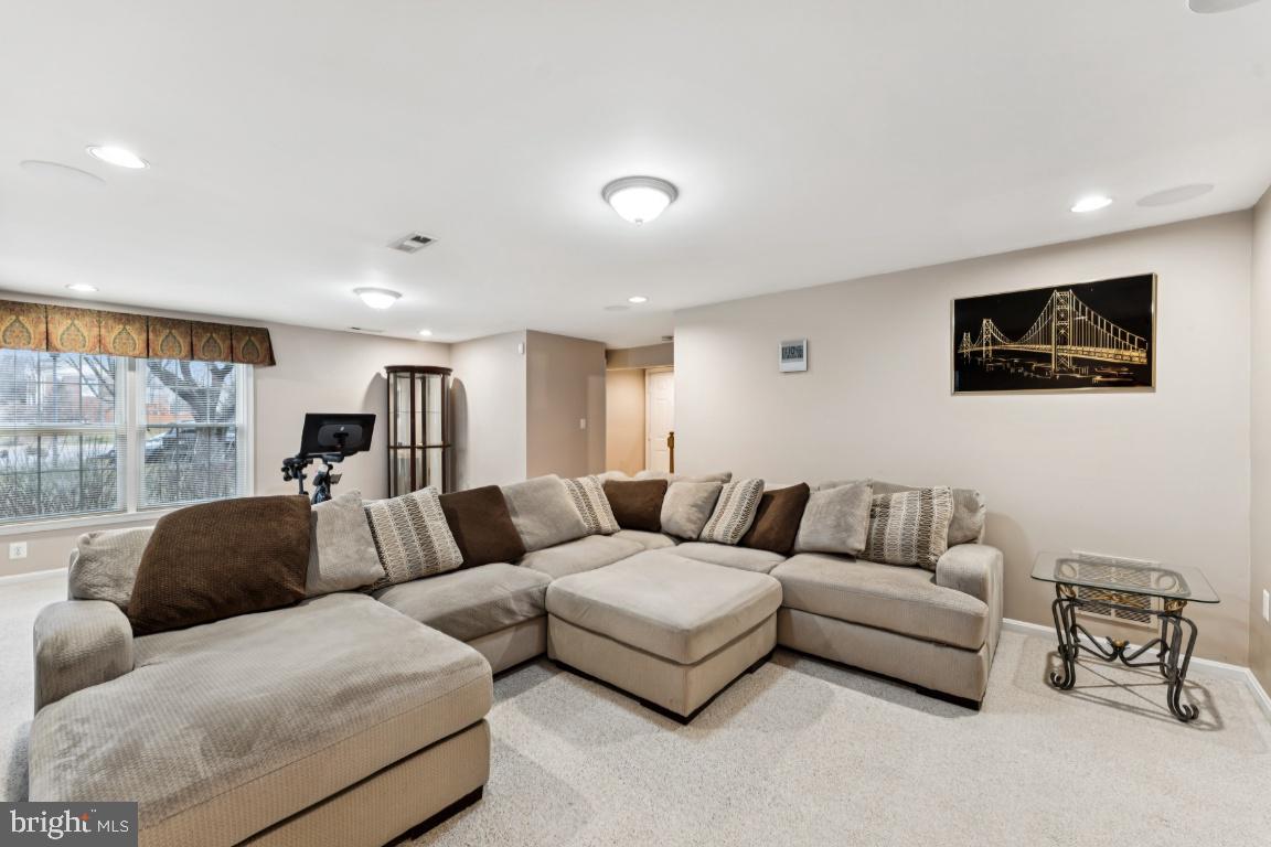 6251 WINDHAM HILL RUN, ALEXANDRIA, Virginia 22315, 3 Bedrooms Bedrooms, ,3 BathroomsBathrooms,Residential,For sale,6251 WINDHAM HILL RUN,VAFX2285366 MLS # VAFX2285366