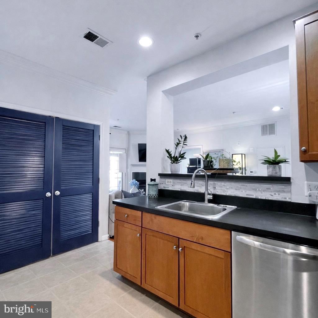 4860 EISENHOWER AVE #484, ALEXANDRIA, Virginia 22304, 2 Bedrooms Bedrooms, 4 Rooms Rooms,2 BathroomsBathrooms,Residential,For sale,4860 EISENHOWER AVE #484,VAAX2053124 MLS # VAAX2053124