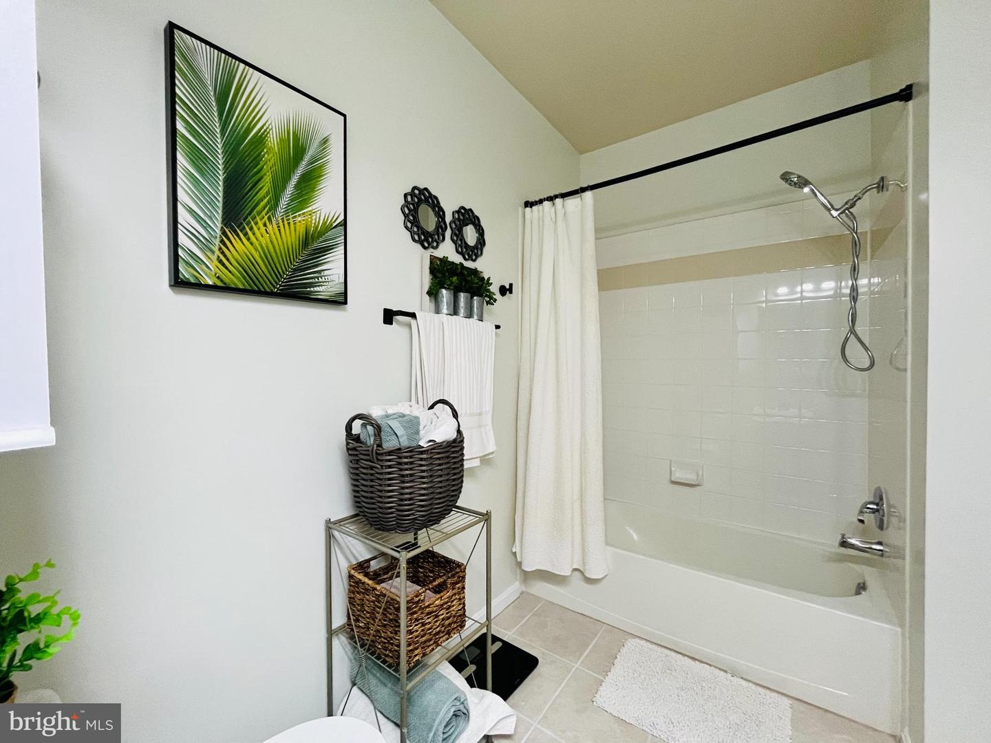 4860 EISENHOWER AVE #484, ALEXANDRIA, Virginia 22304, 2 Bedrooms Bedrooms, 4 Rooms Rooms,2 BathroomsBathrooms,Residential,For sale,4860 EISENHOWER AVE #484,VAAX2053124 MLS # VAAX2053124