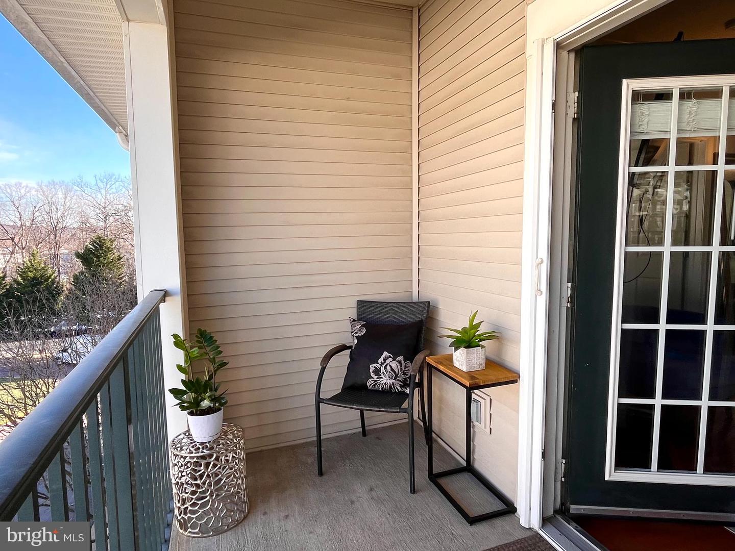 4860 EISENHOWER AVE #484, ALEXANDRIA, Virginia 22304, 2 Bedrooms Bedrooms, 4 Rooms Rooms,2 BathroomsBathrooms,Residential,For sale,4860 EISENHOWER AVE #484,VAAX2053124 MLS # VAAX2053124