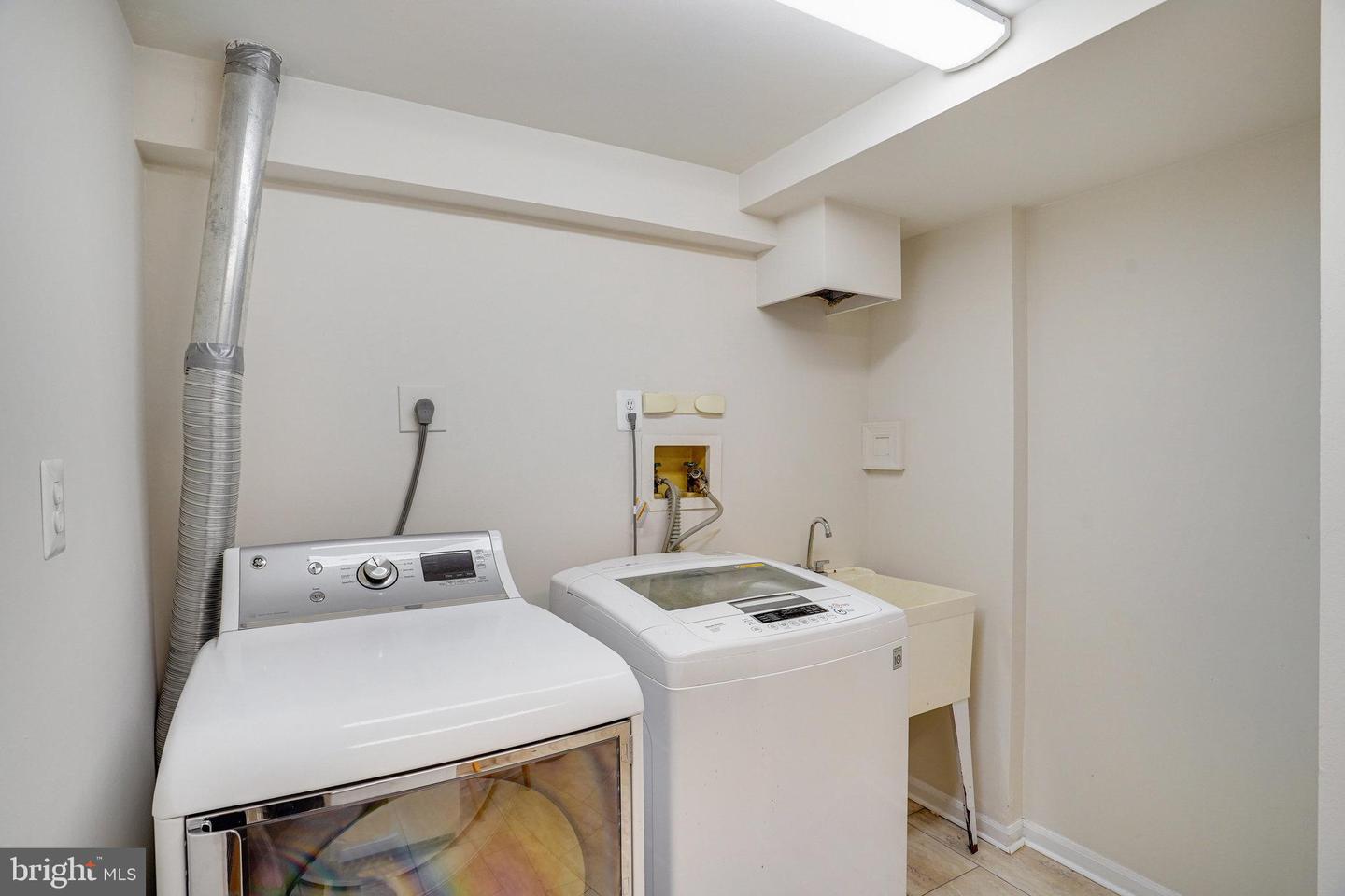 3300 PRINCE WILLIAM DR, FAIRFAX, Virginia 22031, 4 Bedrooms Bedrooms, ,2 BathroomsBathrooms,Residential,For sale,3300 PRINCE WILLIAM DR,VAFX2285674 MLS # VAFX2285674