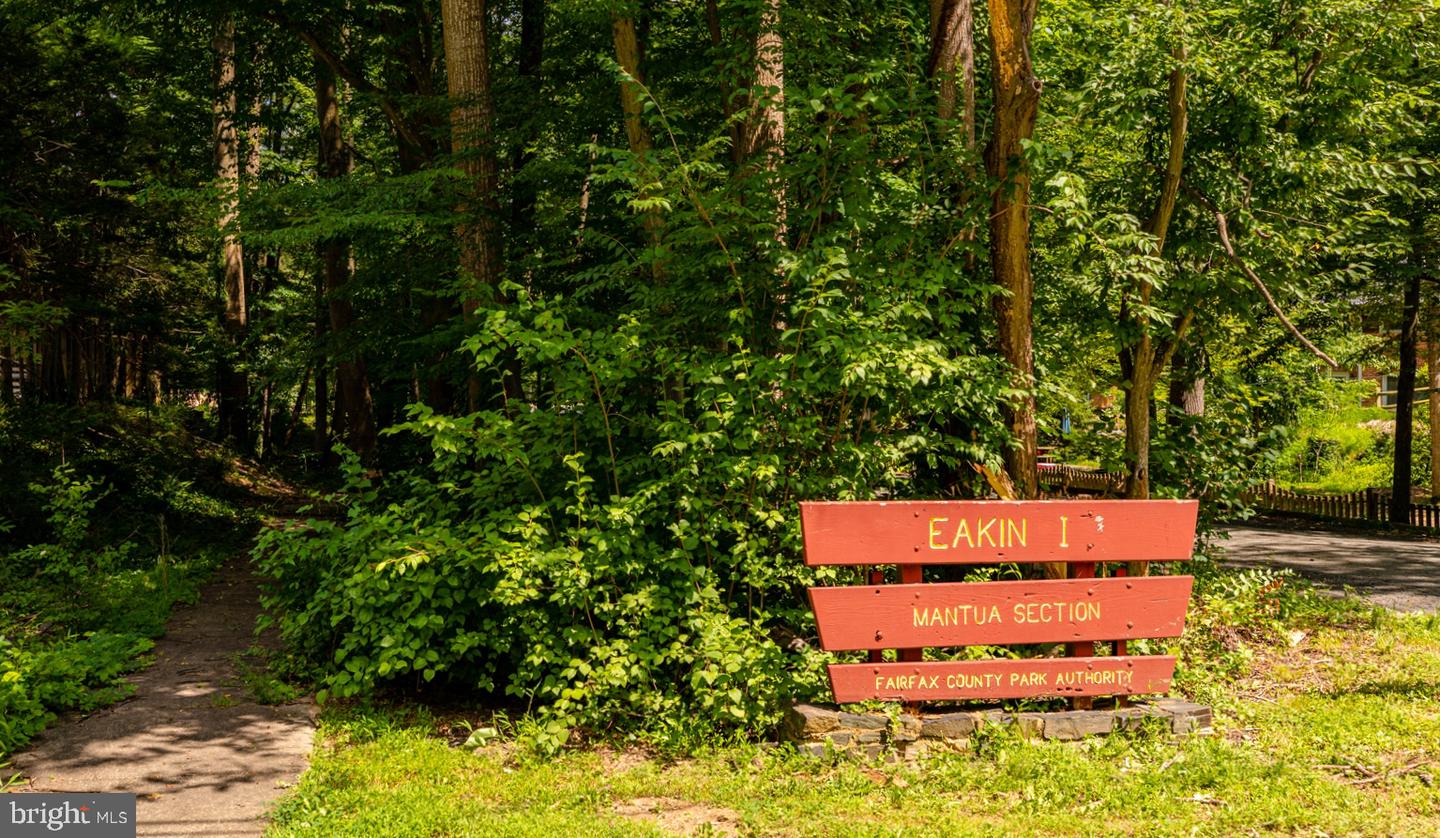 3300 PRINCE WILLIAM DR, FAIRFAX, Virginia 22031, 4 Bedrooms Bedrooms, ,2 BathroomsBathrooms,Residential,For sale,3300 PRINCE WILLIAM DR,VAFX2285674 MLS # VAFX2285674