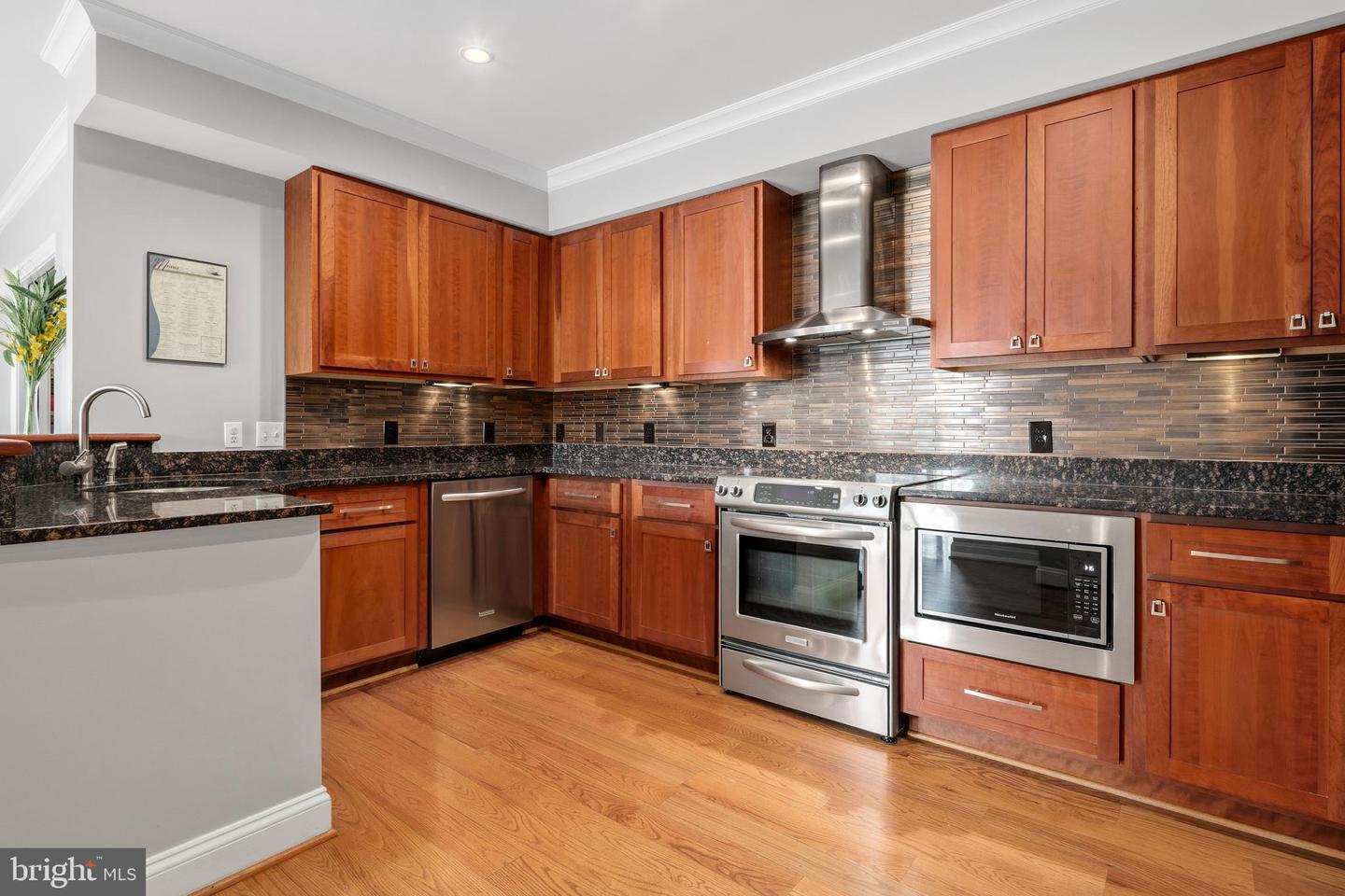 3131 9TH RD N #44, ARLINGTON, Virginia 22201, 2 Bedrooms Bedrooms, ,2 BathroomsBathrooms,Residential,For sale,3131 9TH RD N #44,VAAR2067820 MLS # VAAR2067820