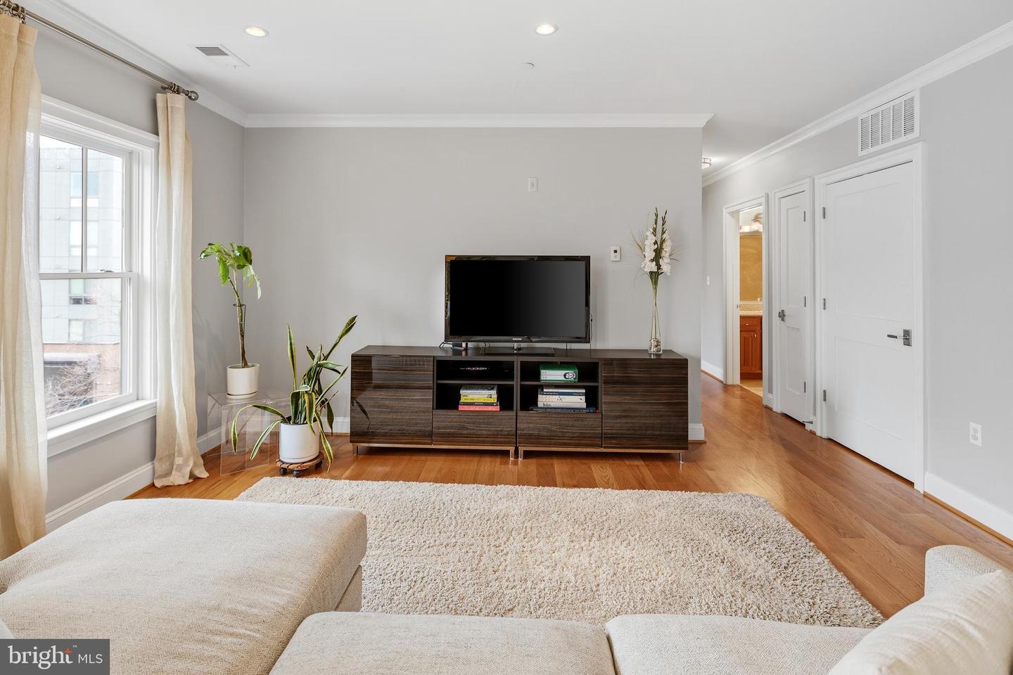 3131 9TH RD N #44, ARLINGTON, Virginia 22201, 2 Bedrooms Bedrooms, ,2 BathroomsBathrooms,Residential,For sale,3131 9TH RD N #44,VAAR2067820 MLS # VAAR2067820