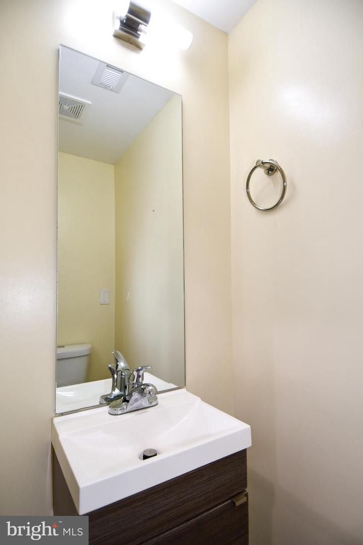 1040 BLADENSBURG RD NE #0B, WASHINGTON, District Of Columbia 20002, 1 Bedroom Bedrooms, ,1 BathroomBathrooms,Residential,For sale,1040 BLADENSBURG RD NE #0B,DCDC2241714 MLS # DCDC2241714