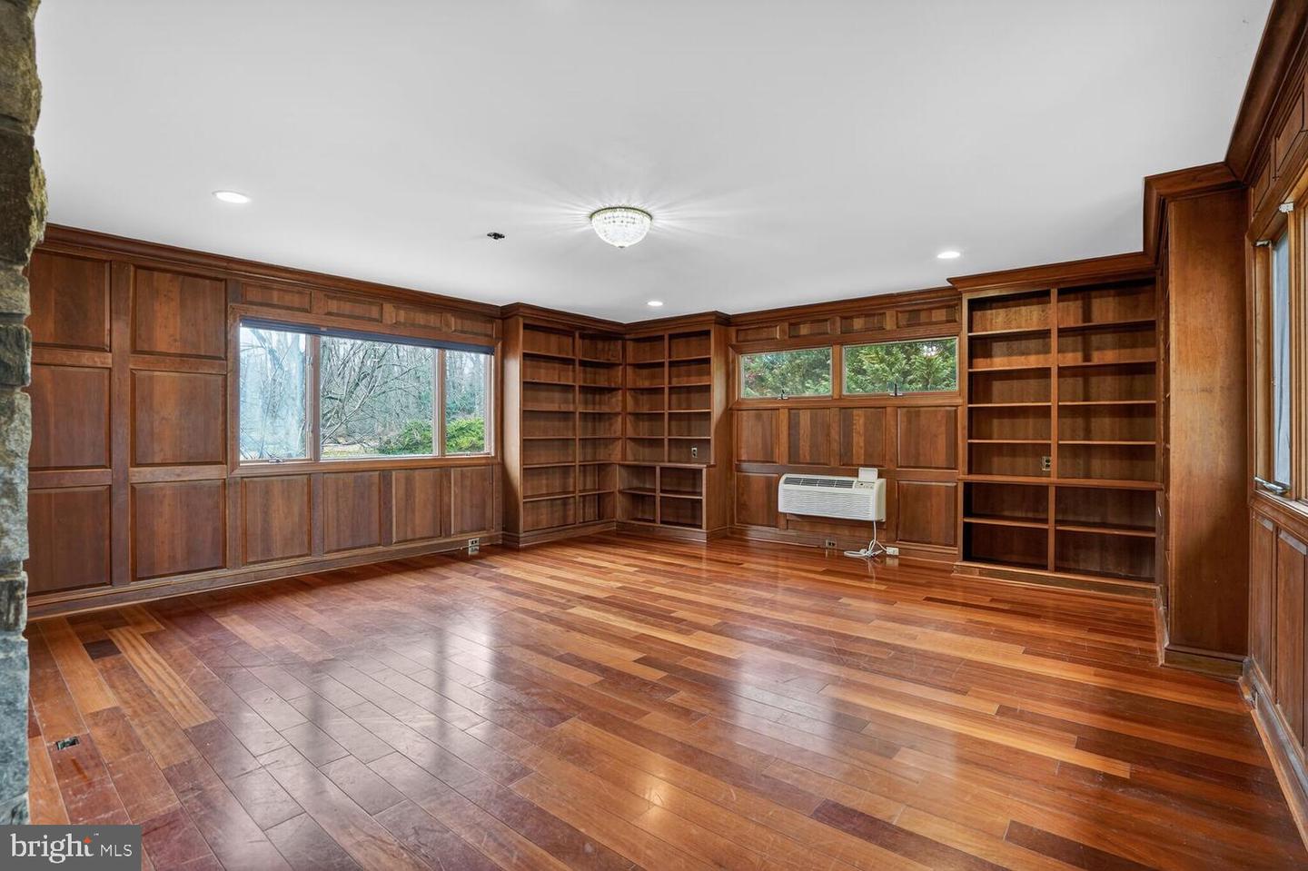 905 FALLS BRIDGE LN, GREAT FALLS, Virginia 22066, 4 Bedrooms Bedrooms, ,4 BathroomsBathrooms,Residential,For sale,905 FALLS BRIDGE LN,VAFX2286480 MLS # VAFX2286480