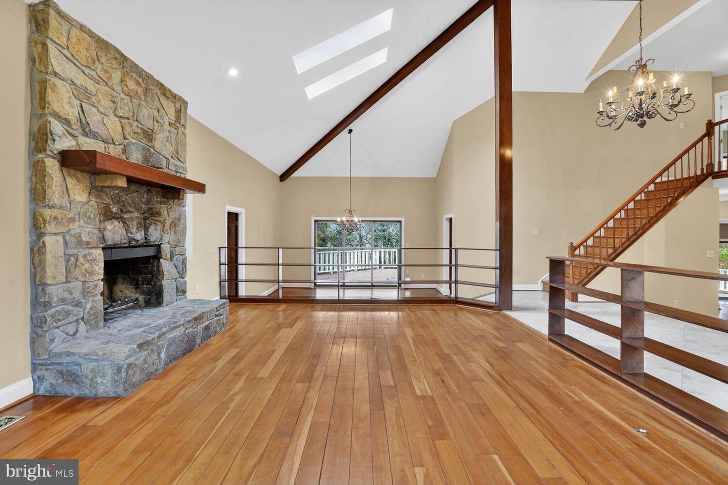 905 FALLS BRIDGE LN, GREAT FALLS, Virginia 22066, 4 Bedrooms Bedrooms, ,4 BathroomsBathrooms,Residential,For sale,905 FALLS BRIDGE LN,VAFX2286480 MLS # VAFX2286480