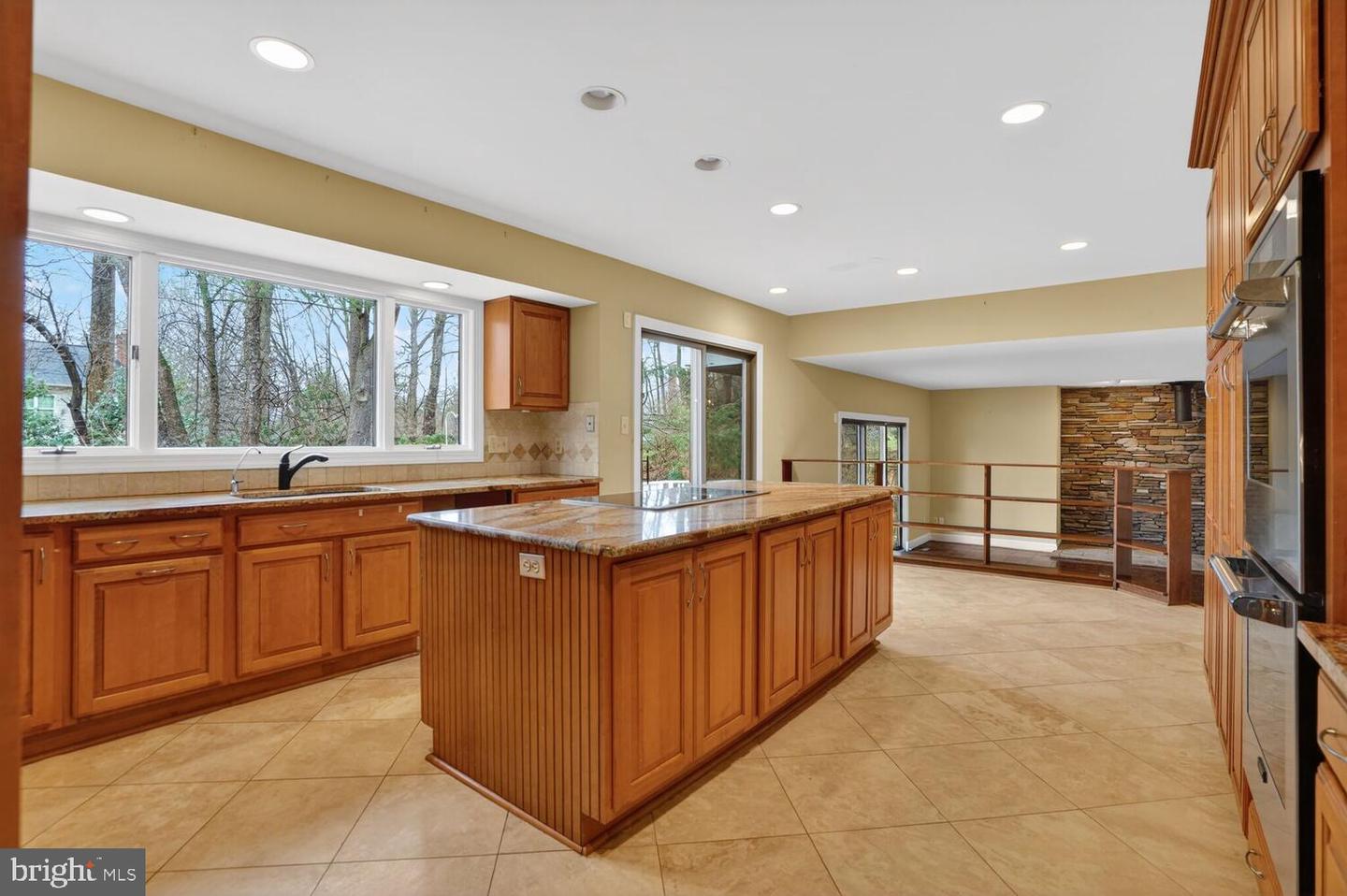 905 FALLS BRIDGE LN, GREAT FALLS, Virginia 22066, 4 Bedrooms Bedrooms, ,4 BathroomsBathrooms,Residential,For sale,905 FALLS BRIDGE LN,VAFX2286480 MLS # VAFX2286480