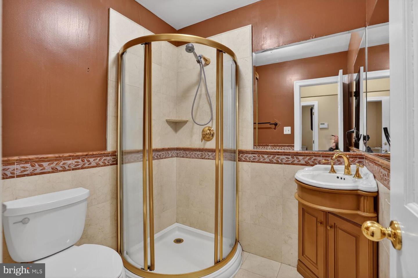 905 FALLS BRIDGE LN, GREAT FALLS, Virginia 22066, 4 Bedrooms Bedrooms, ,4 BathroomsBathrooms,Residential,For sale,905 FALLS BRIDGE LN,VAFX2286480 MLS # VAFX2286480