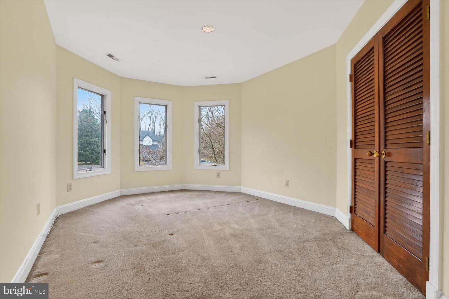 905 FALLS BRIDGE LN, GREAT FALLS, Virginia 22066, 4 Bedrooms Bedrooms, ,4 BathroomsBathrooms,Residential,For sale,905 FALLS BRIDGE LN,VAFX2286480 MLS # VAFX2286480