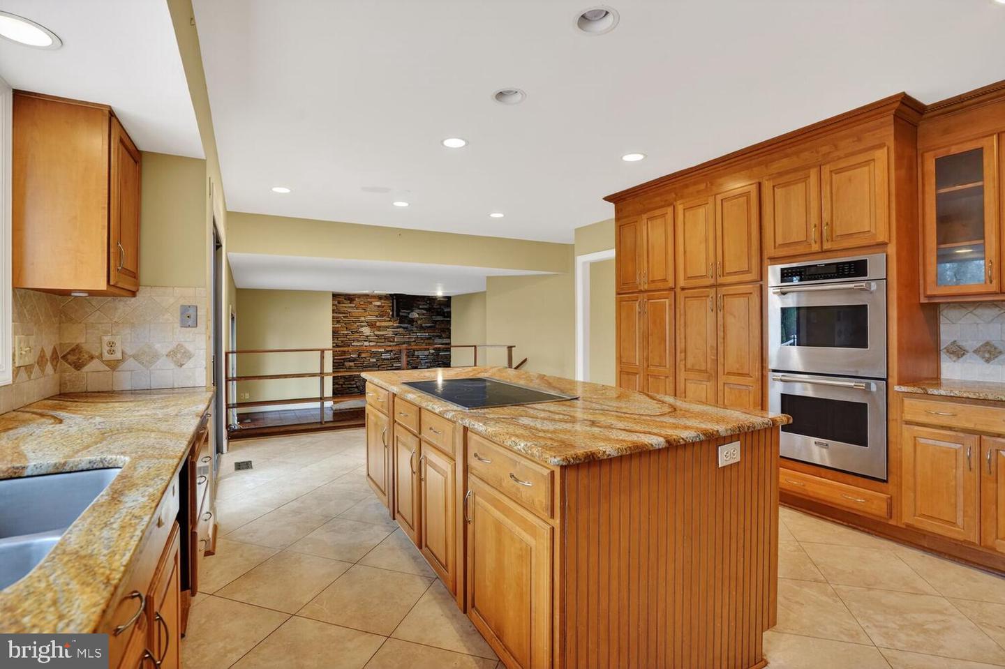 905 FALLS BRIDGE LN, GREAT FALLS, Virginia 22066, 4 Bedrooms Bedrooms, ,4 BathroomsBathrooms,Residential,For sale,905 FALLS BRIDGE LN,VAFX2286480 MLS # VAFX2286480