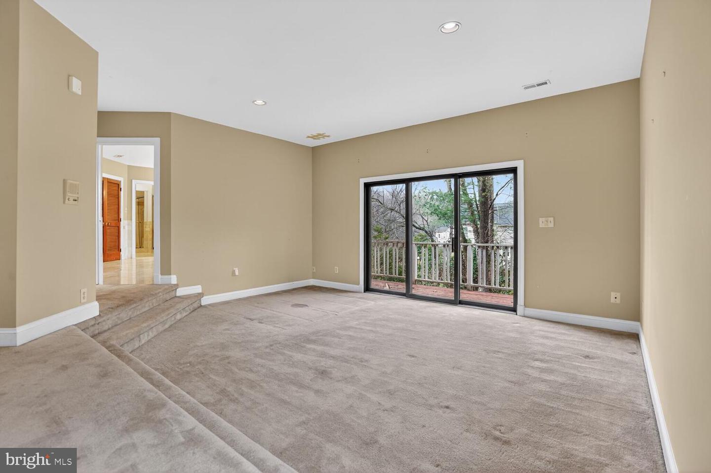 905 FALLS BRIDGE LN, GREAT FALLS, Virginia 22066, 4 Bedrooms Bedrooms, ,4 BathroomsBathrooms,Residential,For sale,905 FALLS BRIDGE LN,VAFX2286480 MLS # VAFX2286480