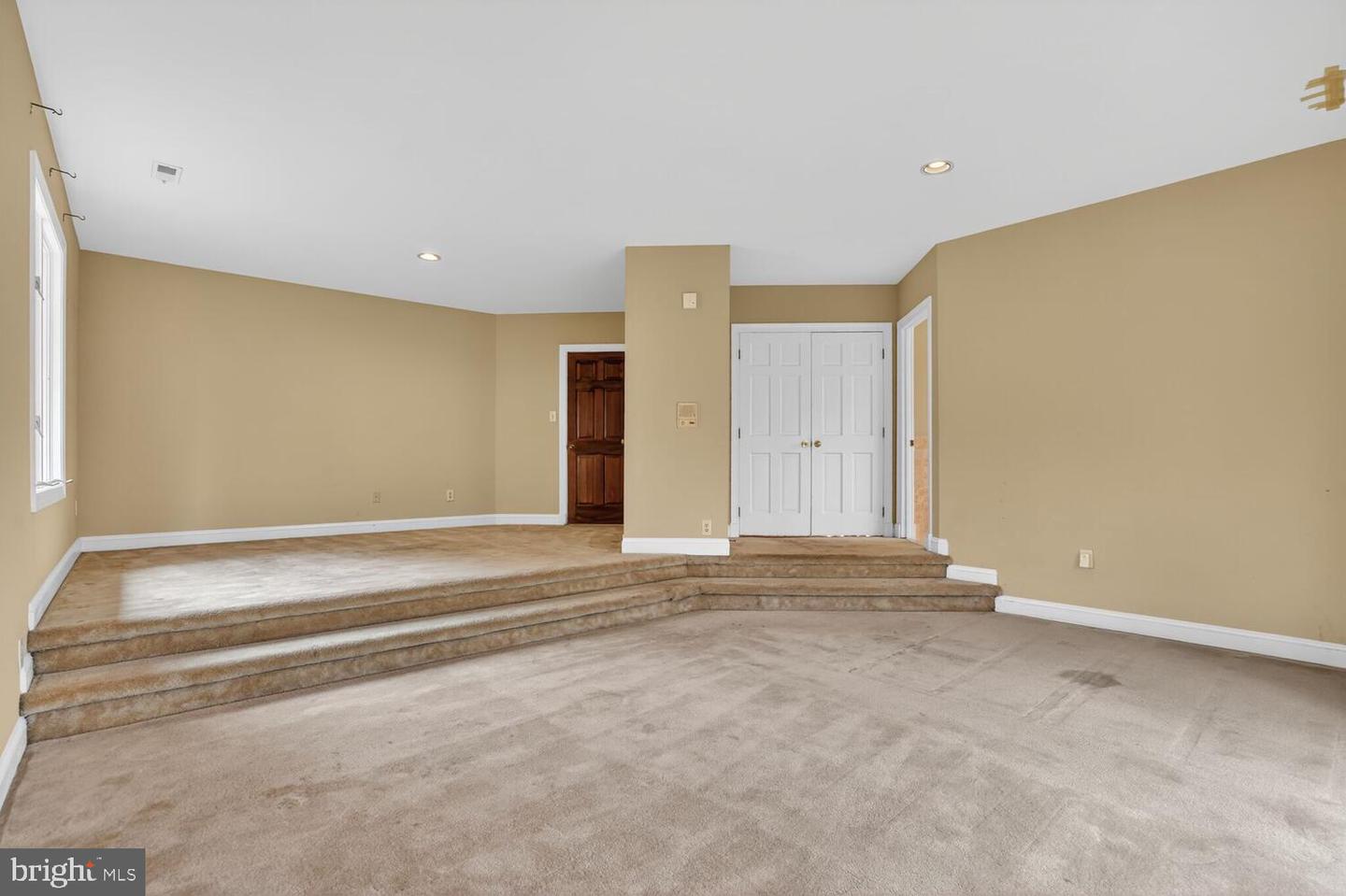 905 FALLS BRIDGE LN, GREAT FALLS, Virginia 22066, 4 Bedrooms Bedrooms, ,4 BathroomsBathrooms,Residential,For sale,905 FALLS BRIDGE LN,VAFX2286480 MLS # VAFX2286480