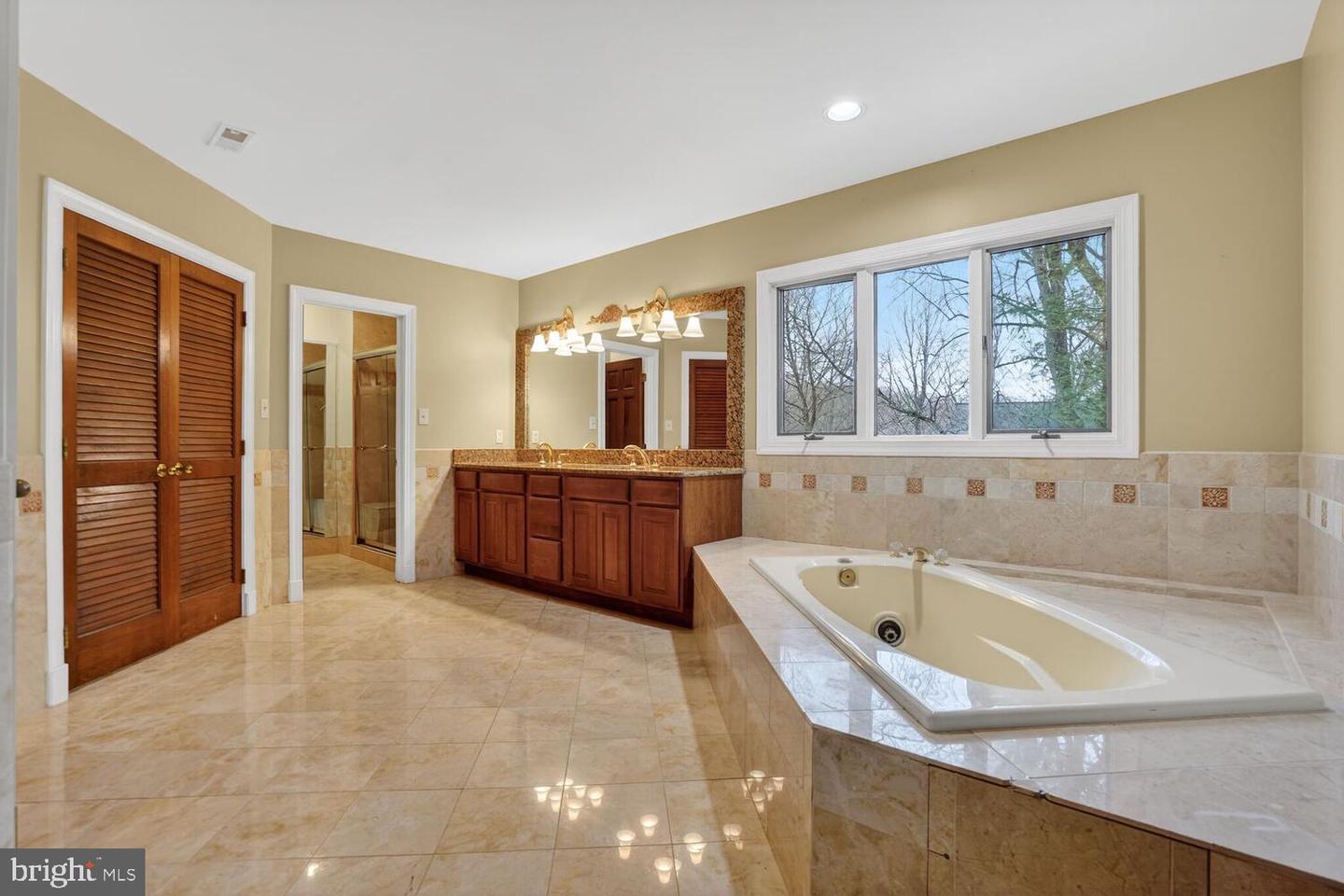 905 FALLS BRIDGE LN, GREAT FALLS, Virginia 22066, 4 Bedrooms Bedrooms, ,4 BathroomsBathrooms,Residential,For sale,905 FALLS BRIDGE LN,VAFX2286480 MLS # VAFX2286480