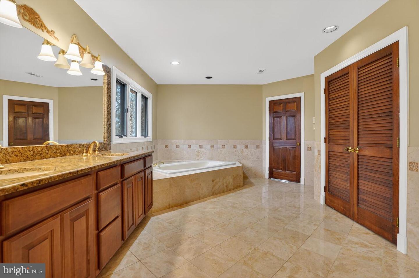 905 FALLS BRIDGE LN, GREAT FALLS, Virginia 22066, 4 Bedrooms Bedrooms, ,4 BathroomsBathrooms,Residential,For sale,905 FALLS BRIDGE LN,VAFX2286480 MLS # VAFX2286480