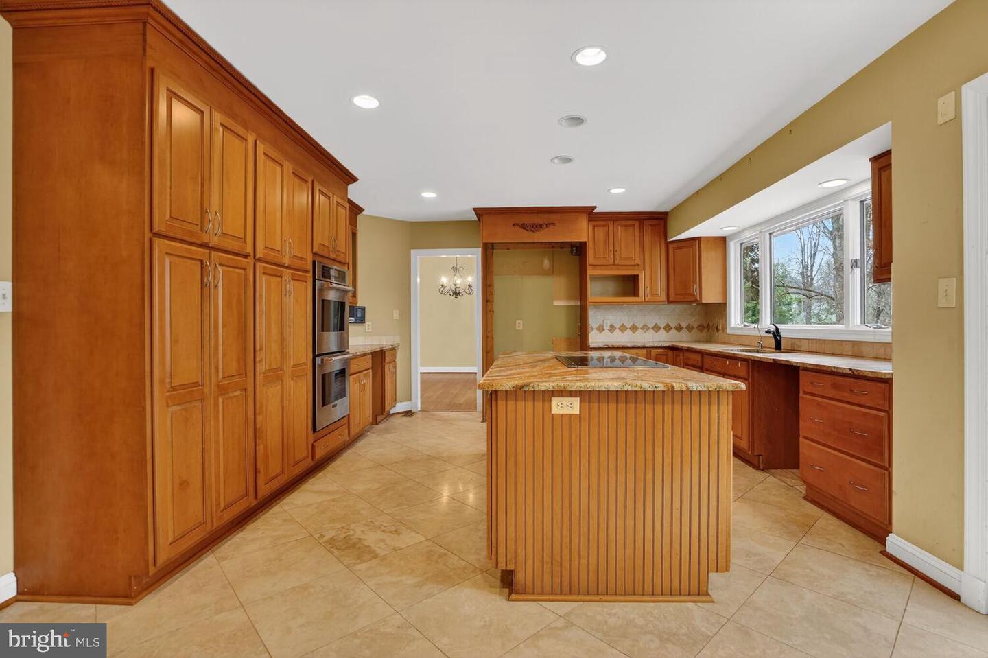 905 FALLS BRIDGE LN, GREAT FALLS, Virginia 22066, 4 Bedrooms Bedrooms, ,4 BathroomsBathrooms,Residential,For sale,905 FALLS BRIDGE LN,VAFX2286480 MLS # VAFX2286480