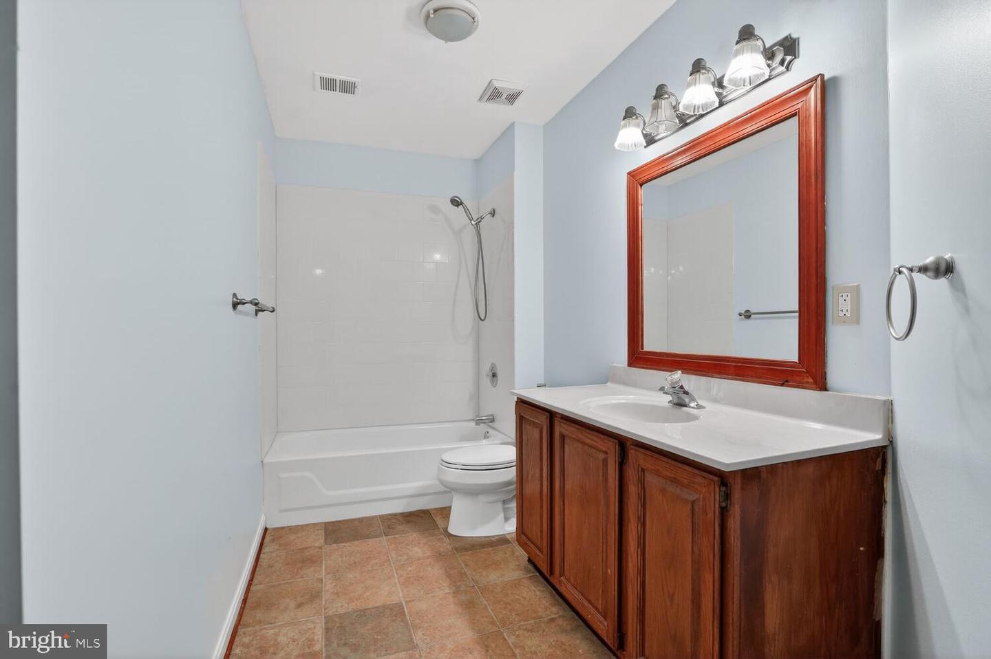 905 FALLS BRIDGE LN, GREAT FALLS, Virginia 22066, 4 Bedrooms Bedrooms, ,4 BathroomsBathrooms,Residential,For sale,905 FALLS BRIDGE LN,VAFX2286480 MLS # VAFX2286480