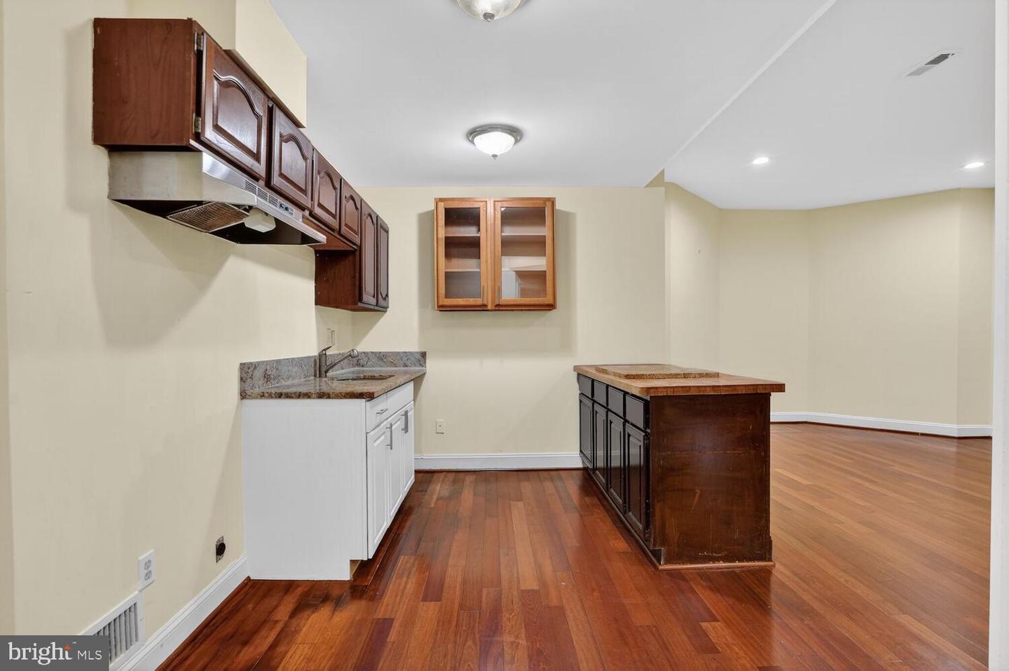 905 FALLS BRIDGE LN, GREAT FALLS, Virginia 22066, 4 Bedrooms Bedrooms, ,4 BathroomsBathrooms,Residential,For sale,905 FALLS BRIDGE LN,VAFX2286480 MLS # VAFX2286480