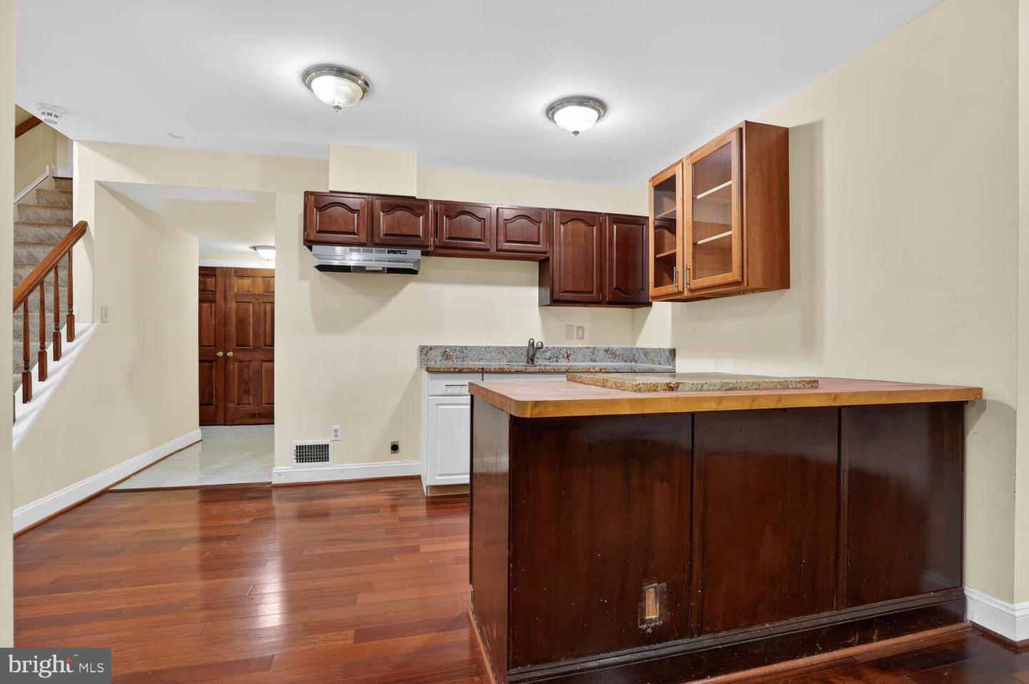 905 FALLS BRIDGE LN, GREAT FALLS, Virginia 22066, 4 Bedrooms Bedrooms, ,4 BathroomsBathrooms,Residential,For sale,905 FALLS BRIDGE LN,VAFX2286480 MLS # VAFX2286480