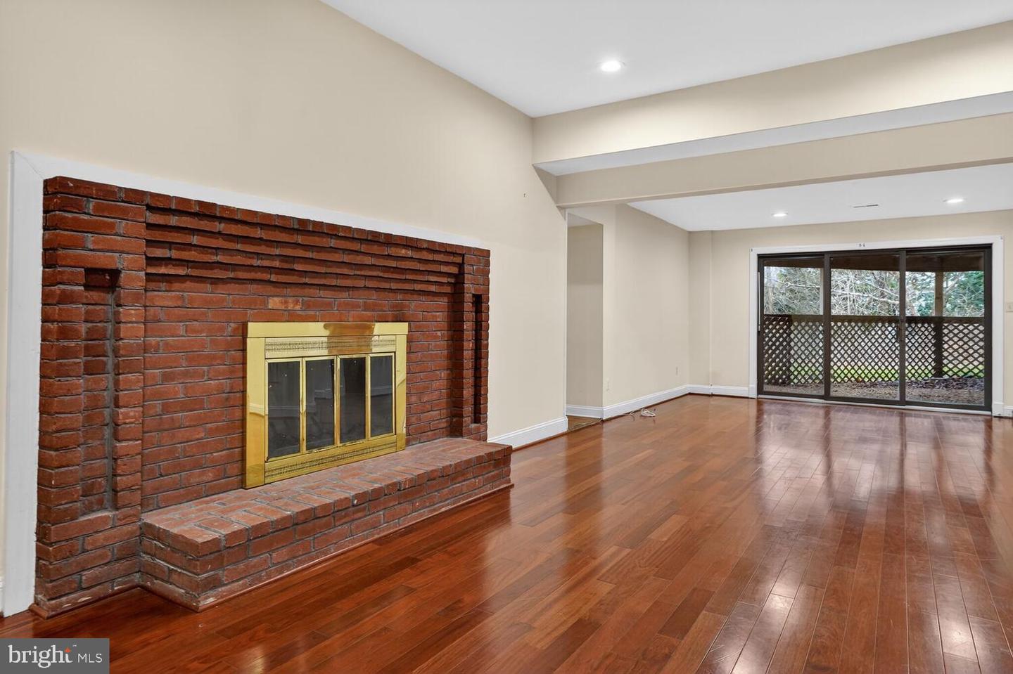 905 FALLS BRIDGE LN, GREAT FALLS, Virginia 22066, 4 Bedrooms Bedrooms, ,4 BathroomsBathrooms,Residential,For sale,905 FALLS BRIDGE LN,VAFX2286480 MLS # VAFX2286480