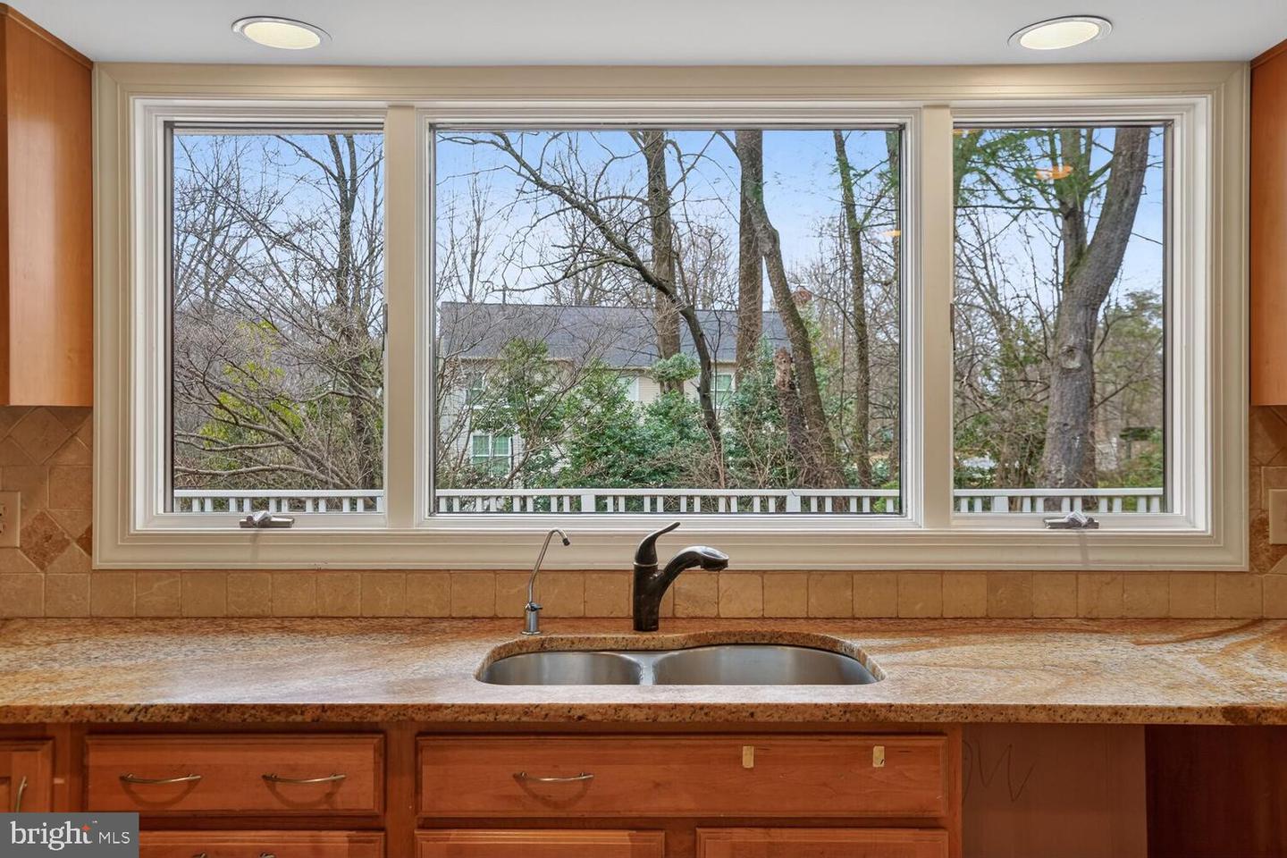 905 FALLS BRIDGE LN, GREAT FALLS, Virginia 22066, 4 Bedrooms Bedrooms, ,4 BathroomsBathrooms,Residential,For sale,905 FALLS BRIDGE LN,VAFX2286480 MLS # VAFX2286480