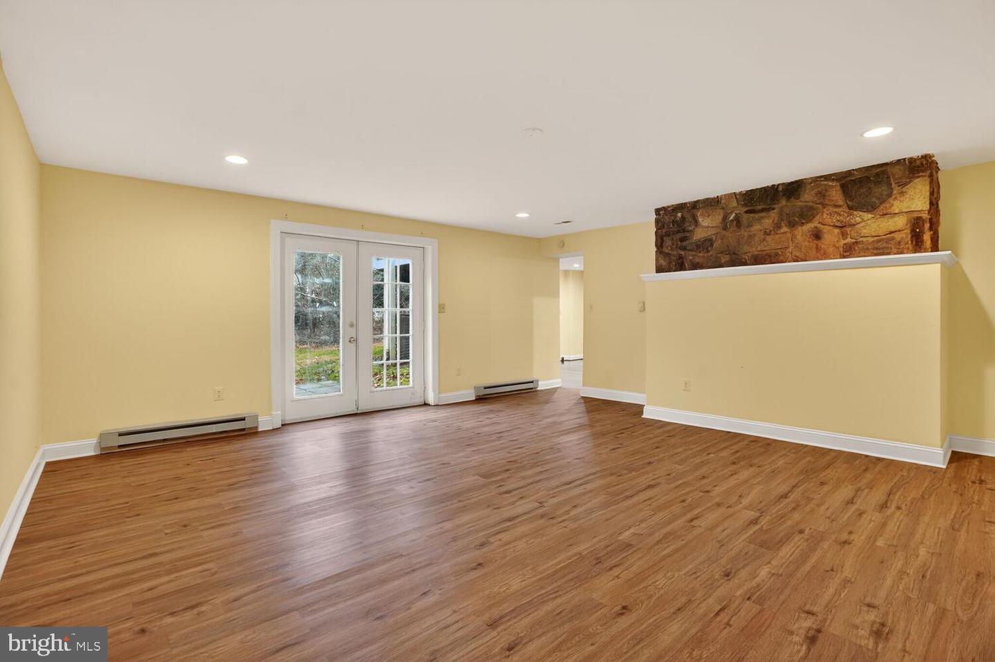 905 FALLS BRIDGE LN, GREAT FALLS, Virginia 22066, 4 Bedrooms Bedrooms, ,4 BathroomsBathrooms,Residential,For sale,905 FALLS BRIDGE LN,VAFX2286480 MLS # VAFX2286480