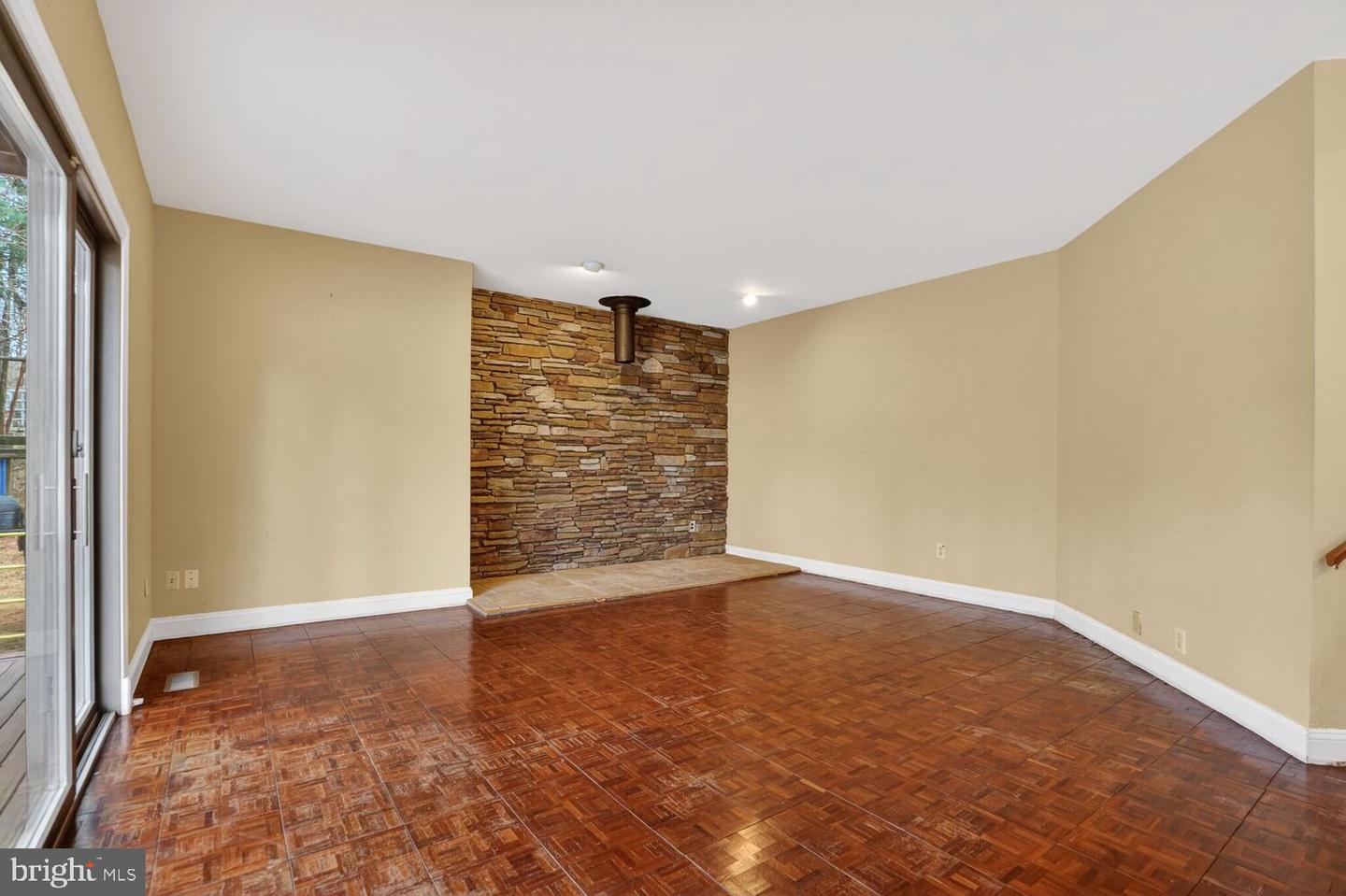 905 FALLS BRIDGE LN, GREAT FALLS, Virginia 22066, 4 Bedrooms Bedrooms, ,4 BathroomsBathrooms,Residential,For sale,905 FALLS BRIDGE LN,VAFX2286480 MLS # VAFX2286480