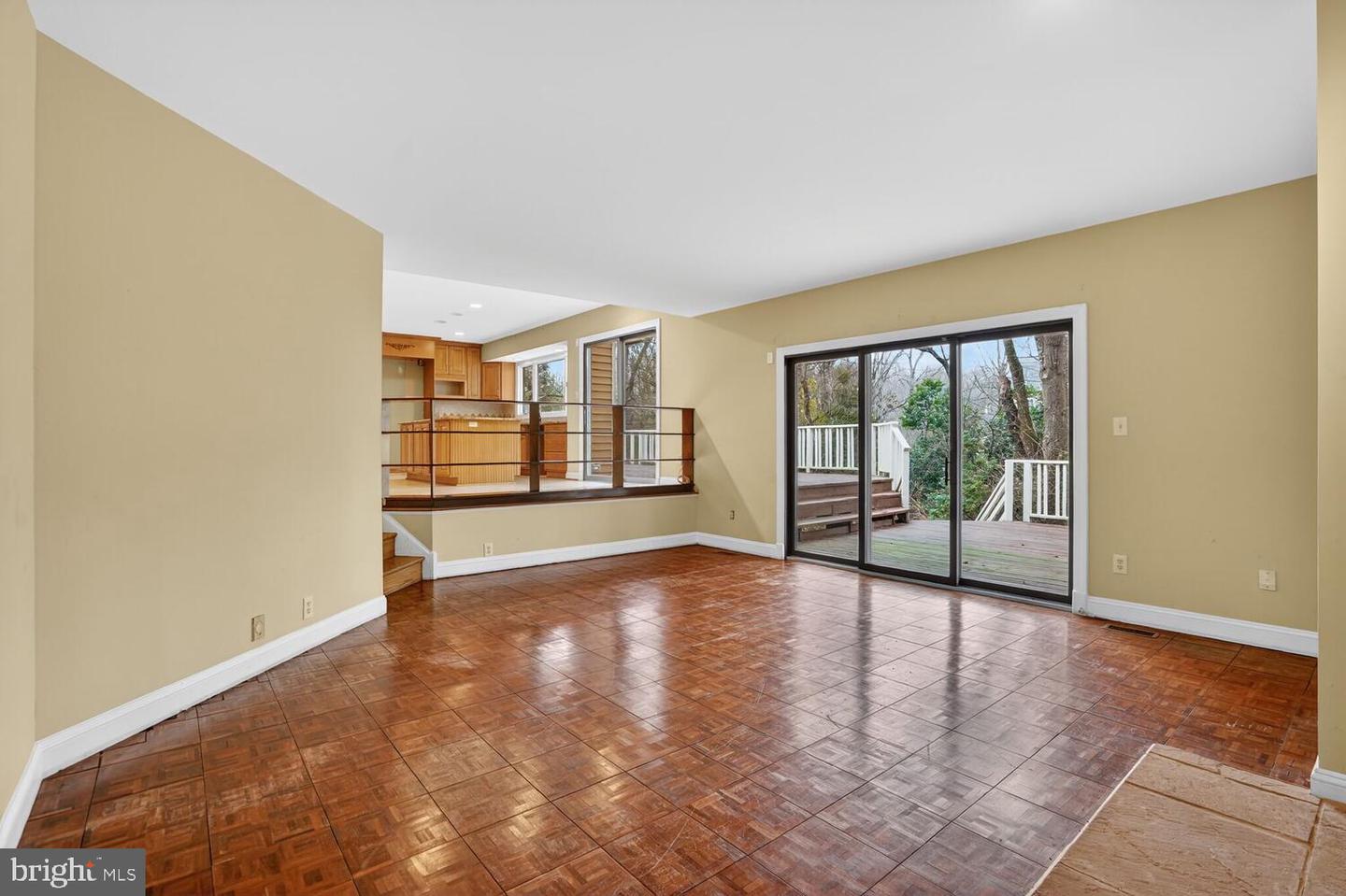 905 FALLS BRIDGE LN, GREAT FALLS, Virginia 22066, 4 Bedrooms Bedrooms, ,4 BathroomsBathrooms,Residential,For sale,905 FALLS BRIDGE LN,VAFX2286480 MLS # VAFX2286480