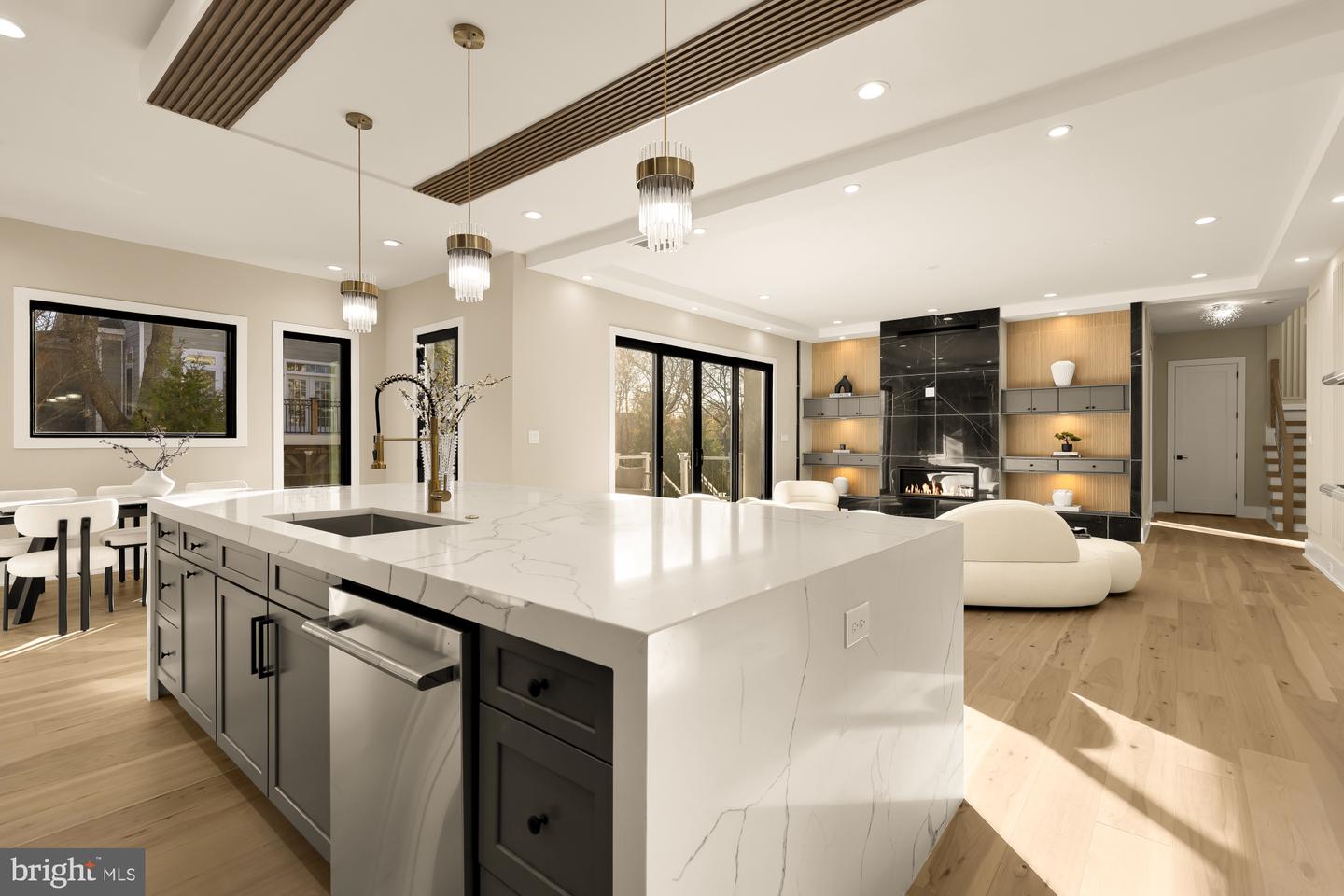 6935 SOUTHRIDGE DR, MCLEAN, Virginia 22101, 6 Bedrooms Bedrooms, ,6 BathroomsBathrooms,Residential,For sale,6935 SOUTHRIDGE DR,VAFX2286554 MLS # VAFX2286554