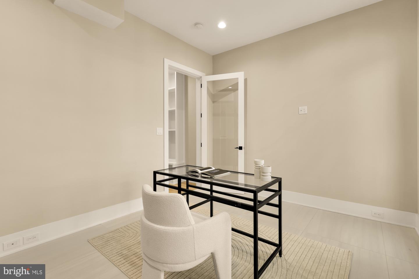 6935 SOUTHRIDGE DR, MCLEAN, Virginia 22101, 6 Bedrooms Bedrooms, ,6 BathroomsBathrooms,Residential,For sale,6935 SOUTHRIDGE DR,VAFX2286554 MLS # VAFX2286554