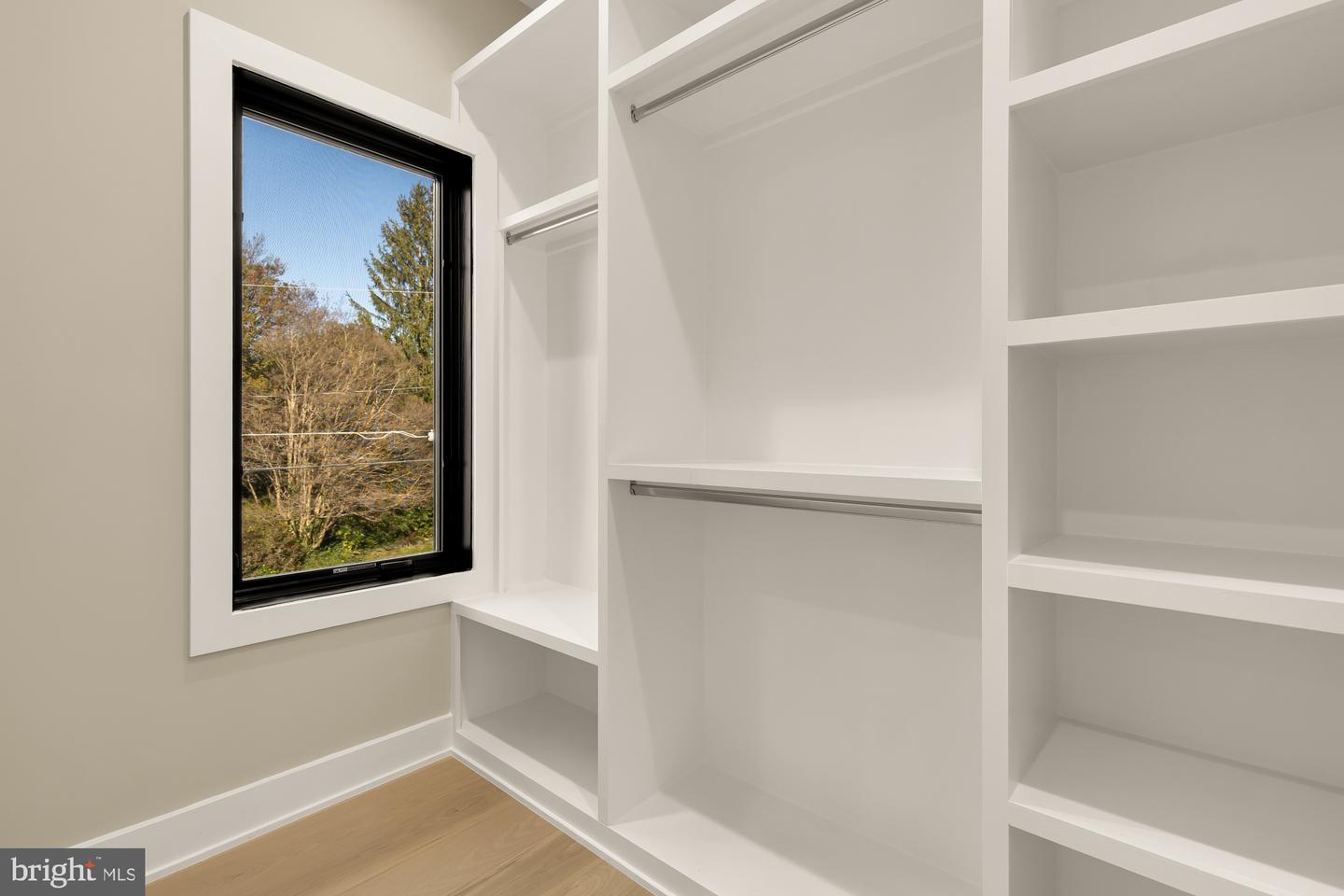 6935 SOUTHRIDGE DR, MCLEAN, Virginia 22101, 6 Bedrooms Bedrooms, ,6 BathroomsBathrooms,Residential,For sale,6935 SOUTHRIDGE DR,VAFX2286554 MLS # VAFX2286554