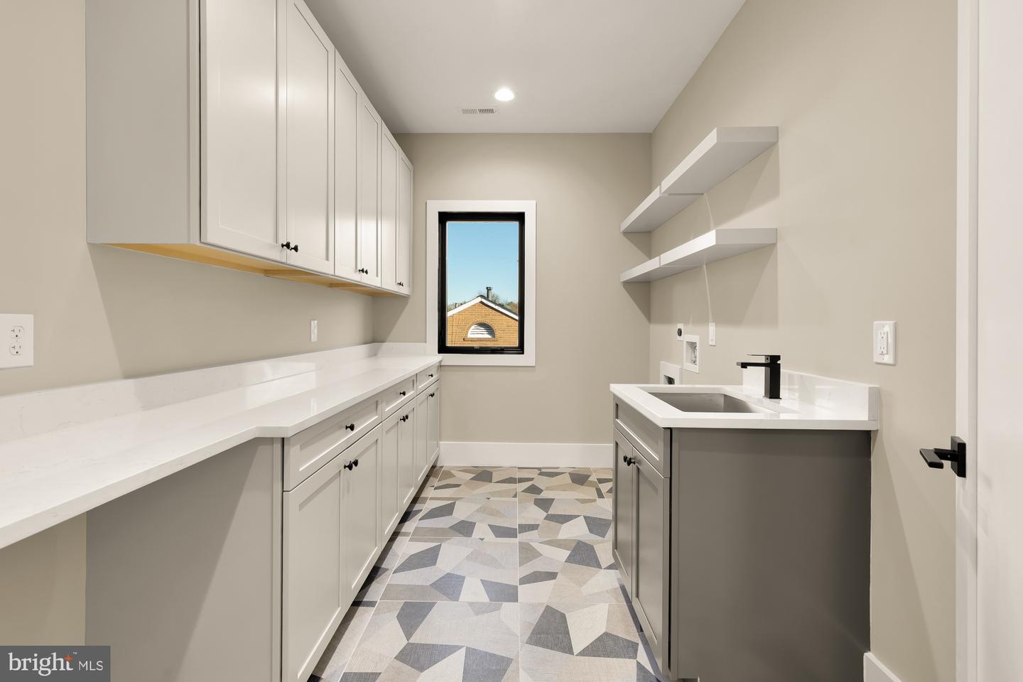 6935 SOUTHRIDGE DR, MCLEAN, Virginia 22101, 6 Bedrooms Bedrooms, ,6 BathroomsBathrooms,Residential,For sale,6935 SOUTHRIDGE DR,VAFX2286554 MLS # VAFX2286554