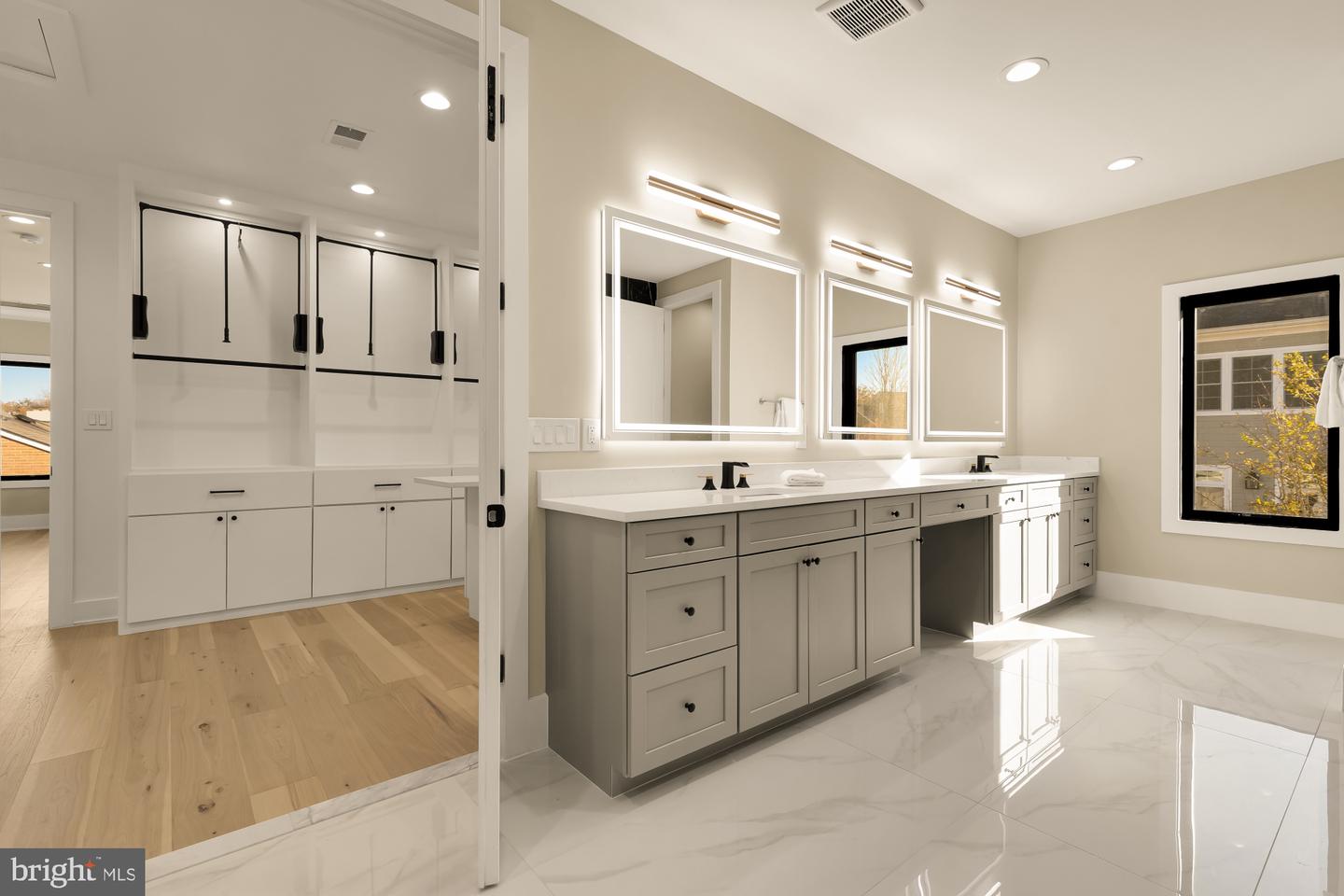 6935 SOUTHRIDGE DR, MCLEAN, Virginia 22101, 6 Bedrooms Bedrooms, ,6 BathroomsBathrooms,Residential,For sale,6935 SOUTHRIDGE DR,VAFX2286554 MLS # VAFX2286554