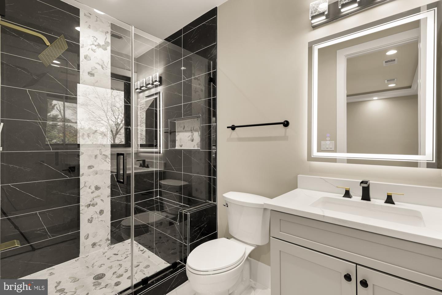 6935 SOUTHRIDGE DR, MCLEAN, Virginia 22101, 6 Bedrooms Bedrooms, ,6 BathroomsBathrooms,Residential,For sale,6935 SOUTHRIDGE DR,VAFX2286554 MLS # VAFX2286554